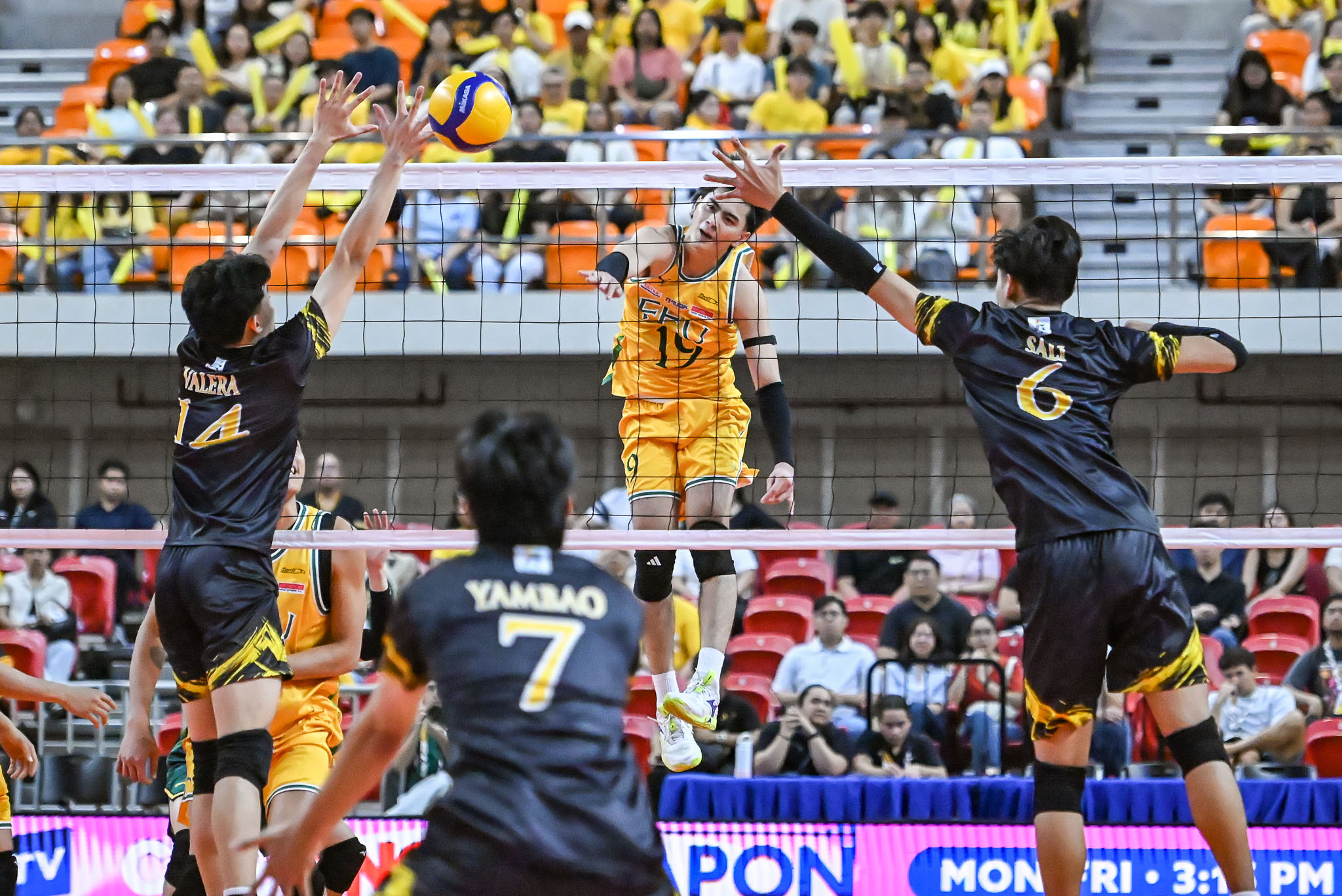 UAAP-88-MVB-FEU-vs.-UST-Amet-Bituin-2386 FEU clinches UAAP Men's Volleyball Final Four spot in four-set thriller vs UST FEU News UAAP UST Volleyball - philippine sports news