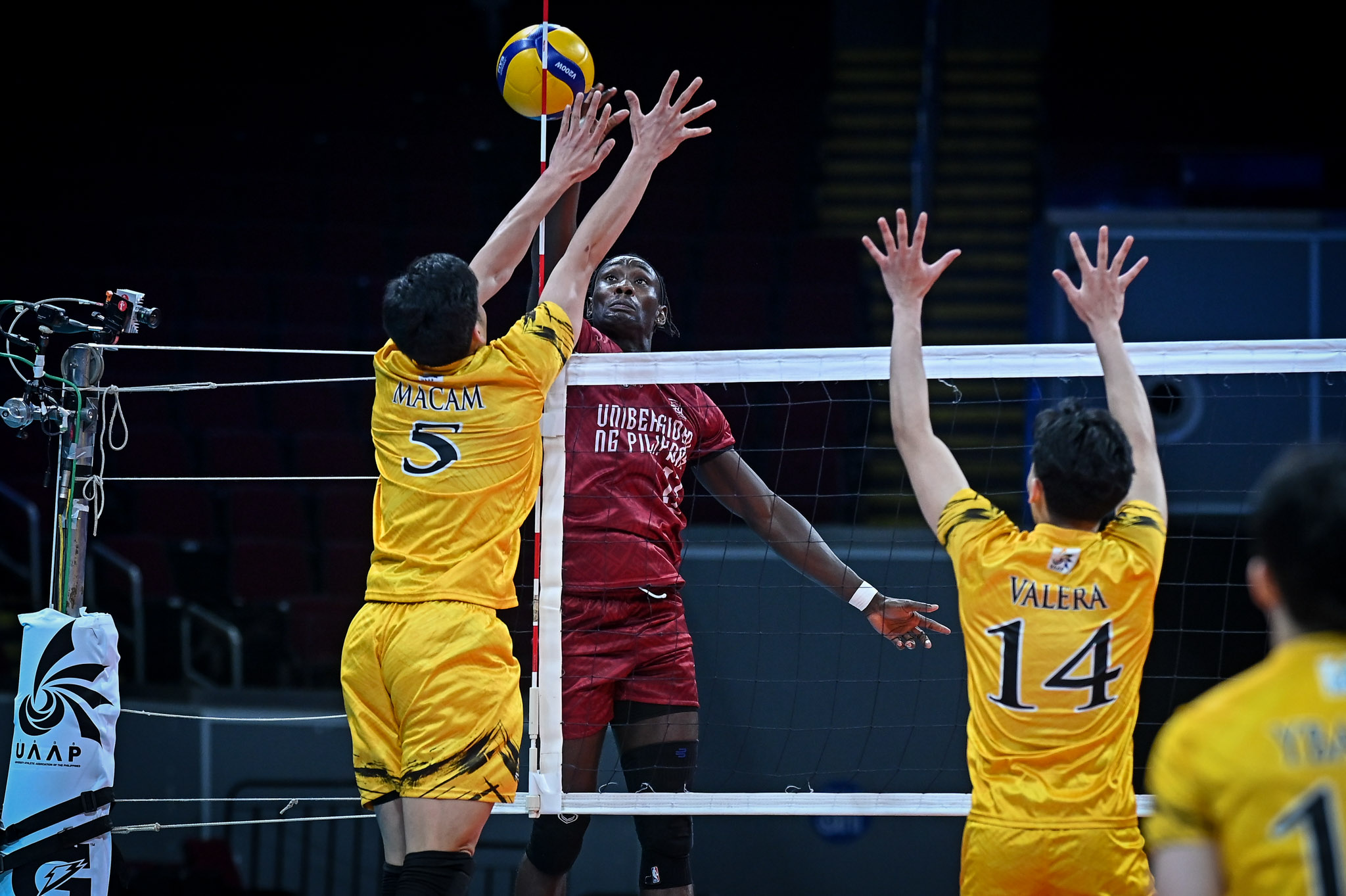 UAAP-88-MVB-UST-vs.-UP-Olayemi-Raheem-4896 UST extends streak to 5 in UAAP Men's Volleyball, thumps UP ahead of FEU clash News UAAP UP UST Volleyball - philippine sports news