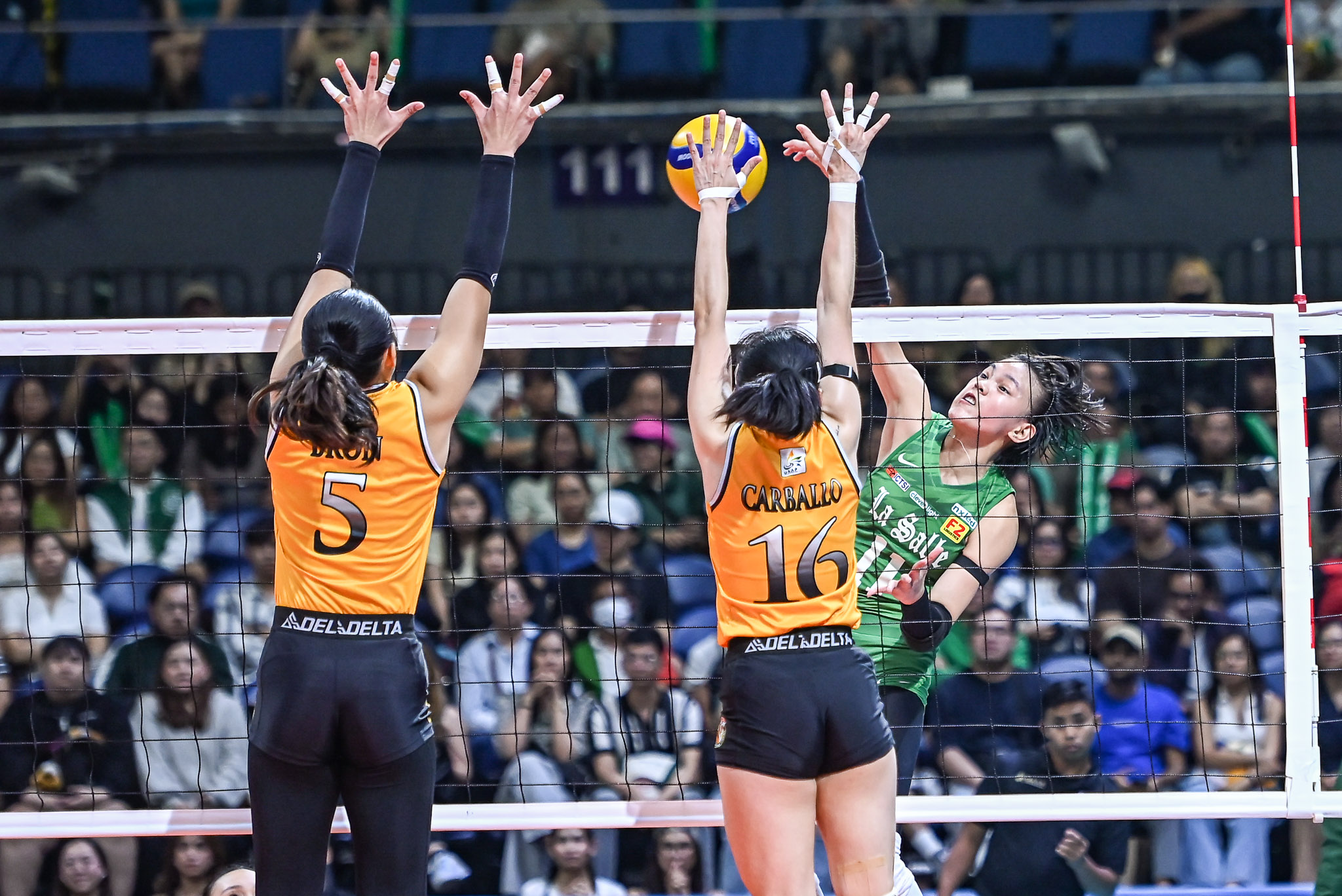 UAAP-88-WVB-DLSU-vs.-UST-Shane-Reterta-8110 Shane Reterta balances scoring, mentorship in sophomore year DLSU News UAAP Volleyball - philippine sports news