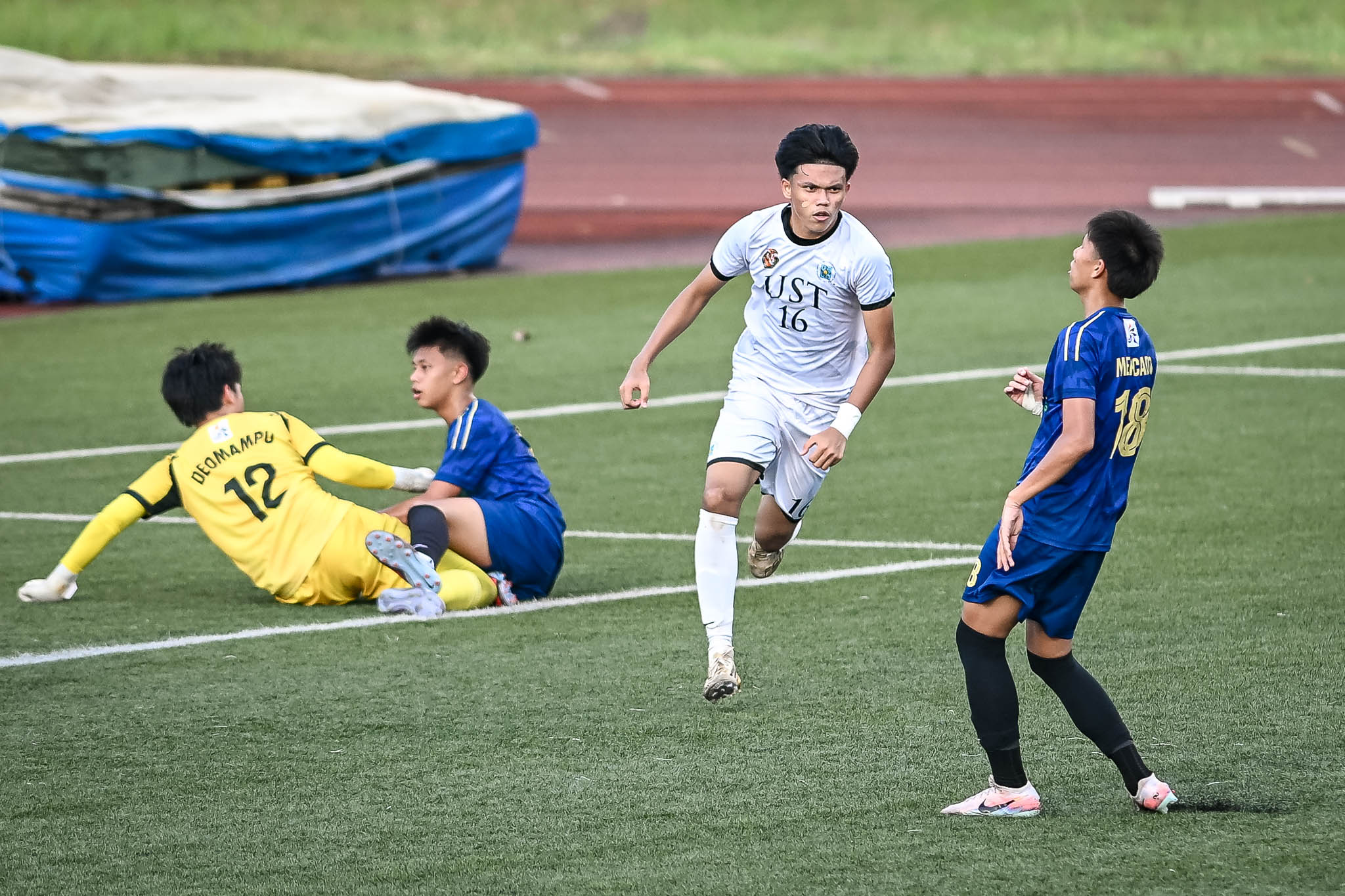 UAAP88-HS-Football-Roy-Panunciar-JR-6792 FEU-D, UST stay on top of UAAP Boys' Football; Adamson scores historic first win ADMU AdU FEU Football News UAAP UST - philippine sports news