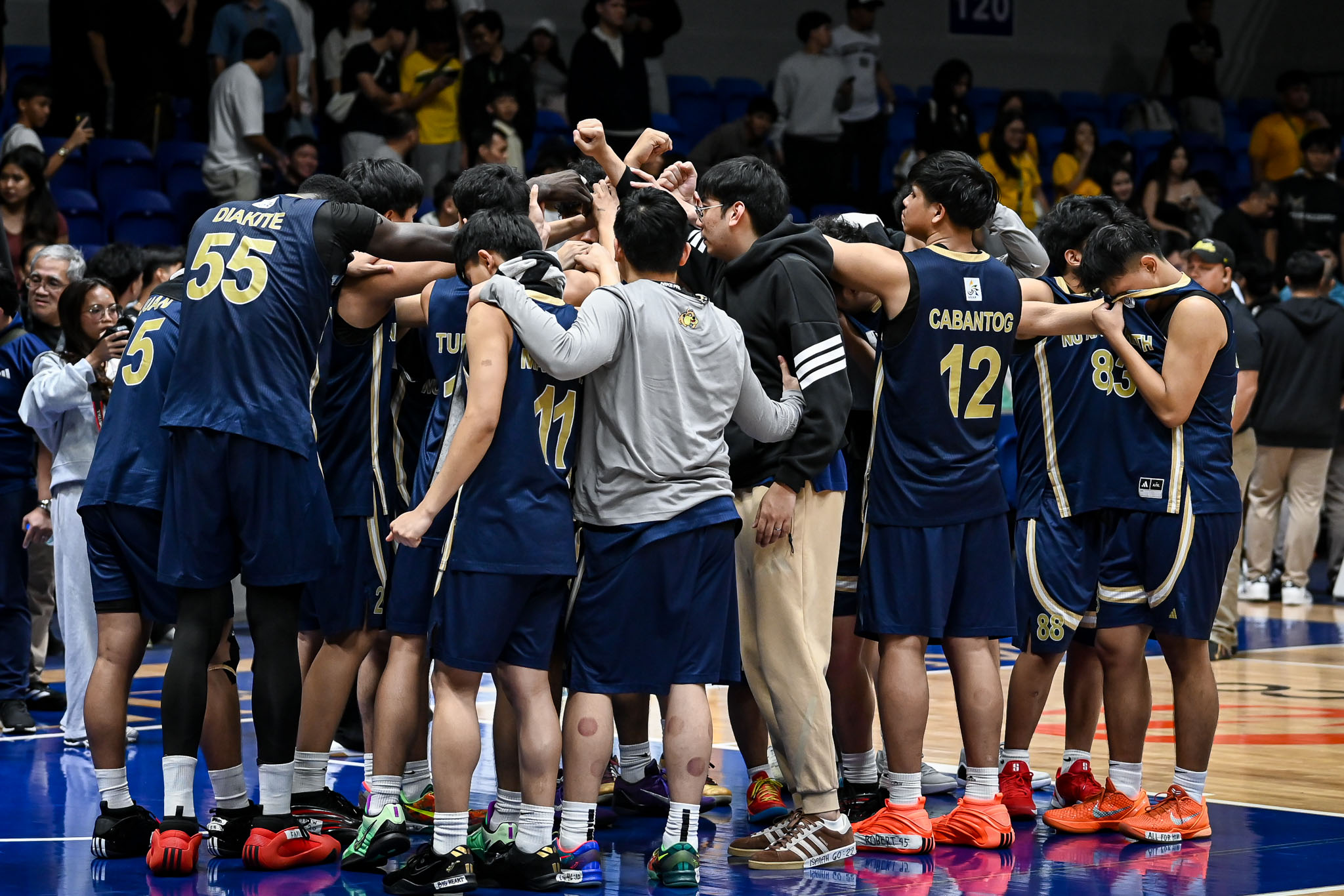UAAP88-HSBB-COACH-KEVIN-DE-CASTRO-7594 FEU-Diliman outlasts NUNS in OT, seizes UAAP Boys' Basketball crown Basketball FEU News NU UAAP - philippine sports news