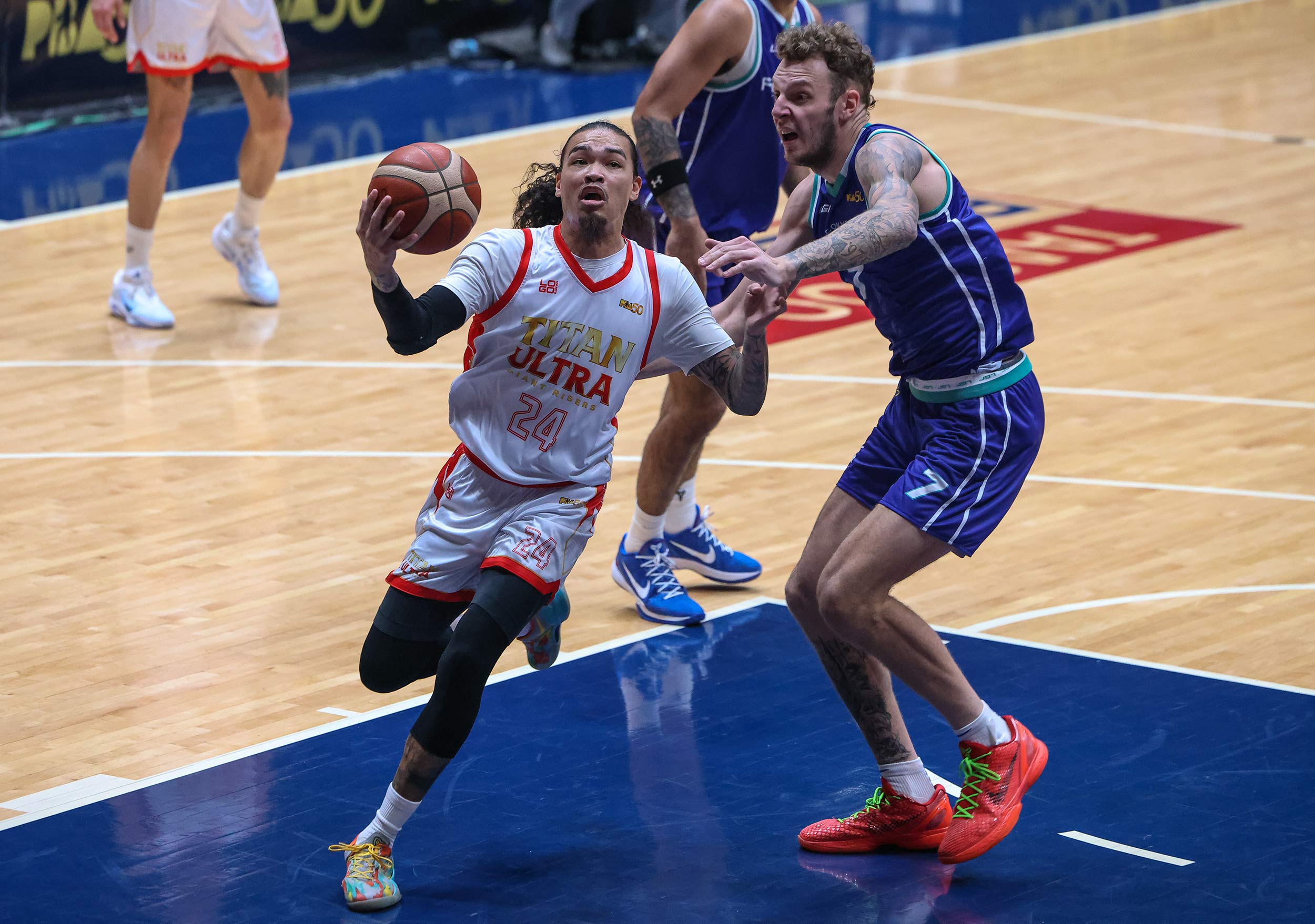 2026-PBA-Commissioners-Cup-Converge-vs-Titan-Ultra-Joshua-Munzon Converge breaks free from slump, overpowers Titan Ultra for second win in PBA Comm's Cup Basketball News PBA - philippine sports news