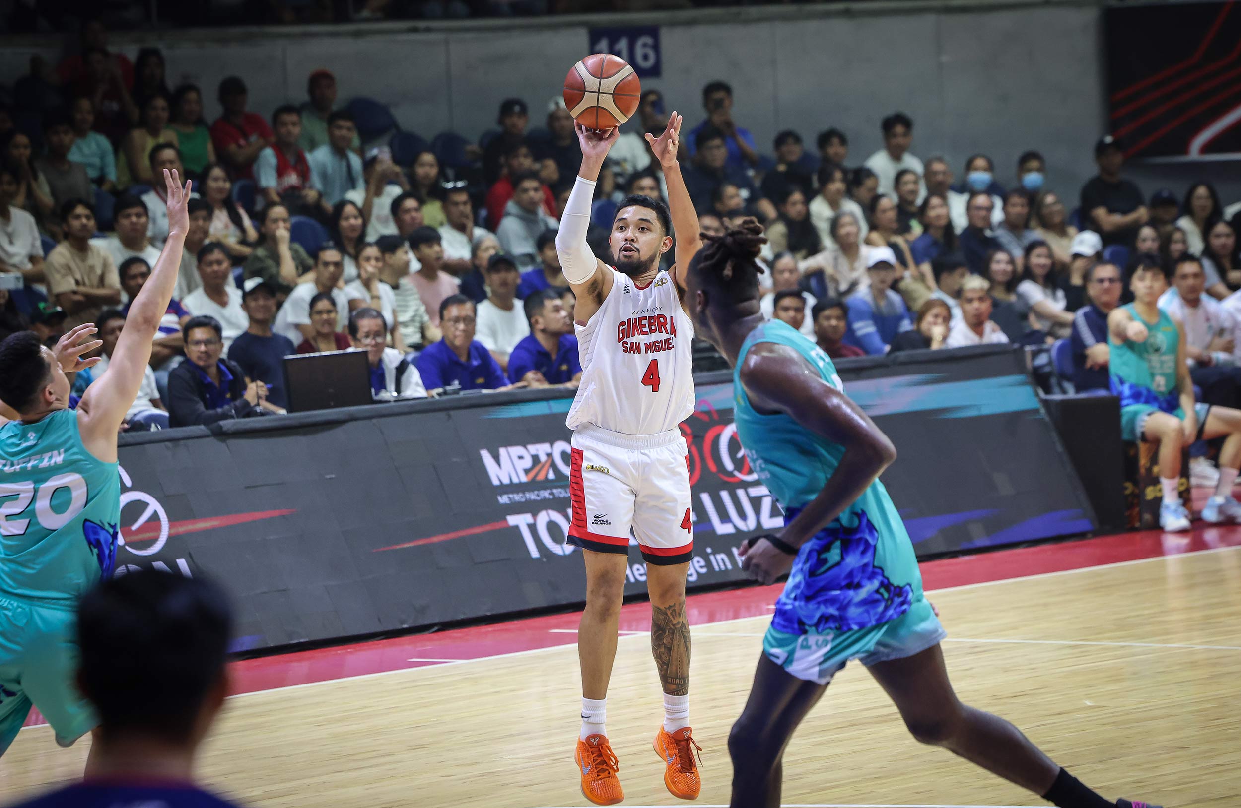 2026-PBA-Commissioners-Cup-Phoenix-vs-Ginebra-RJ-Abarrientos Ginebra pulls away late, hands Phoenix fourth loss in PBA Comm's Cup Basketball News PBA - philippine sports news