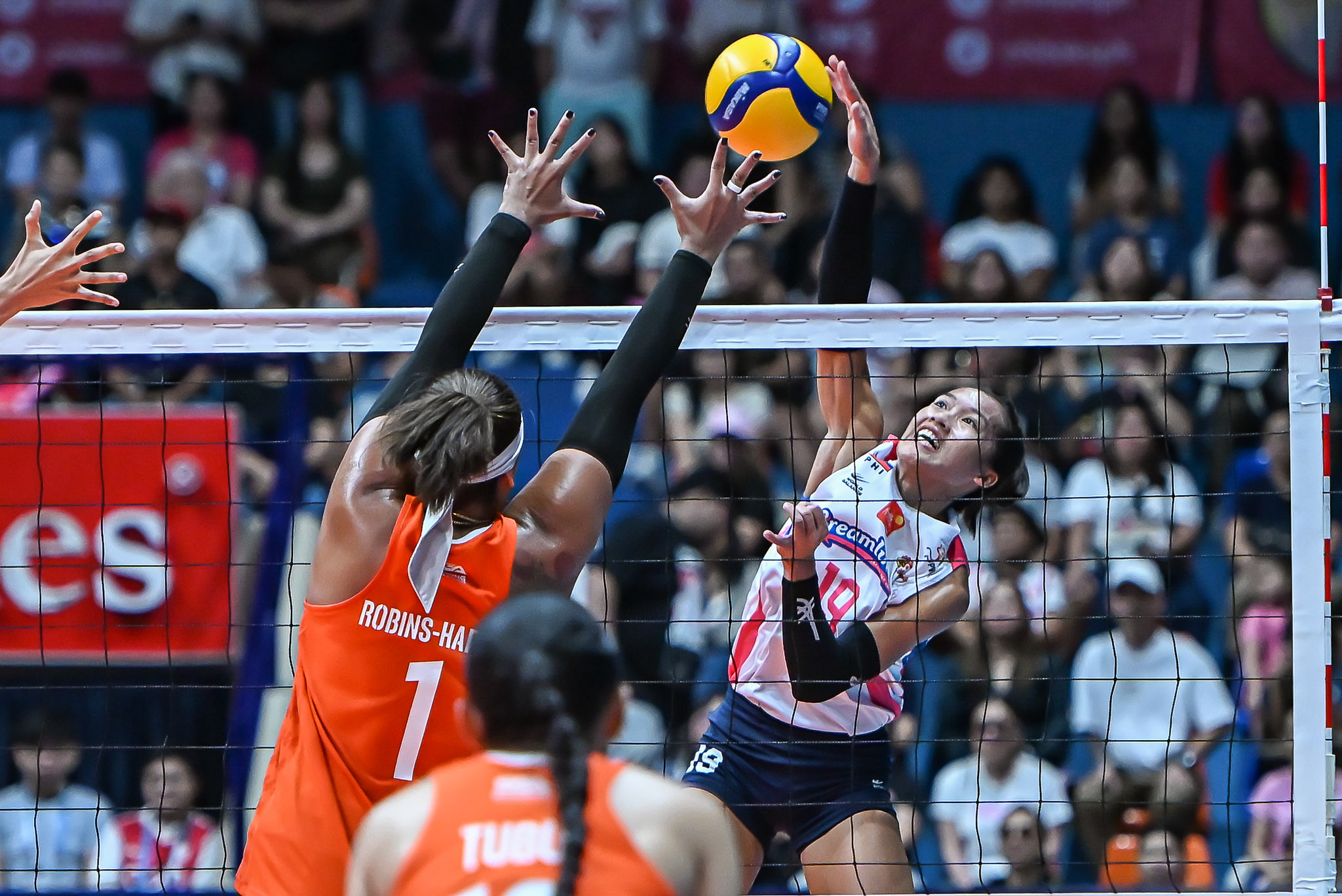 PVL-AFC-26-Semis-Creamline-vs.-Farm-Fresh-Bernadeth-Pons-4273 Bernadeth Pons eyes title to cap Creamline’s ‘special’ PVL conference News PVL Volleyball - philippine sports news