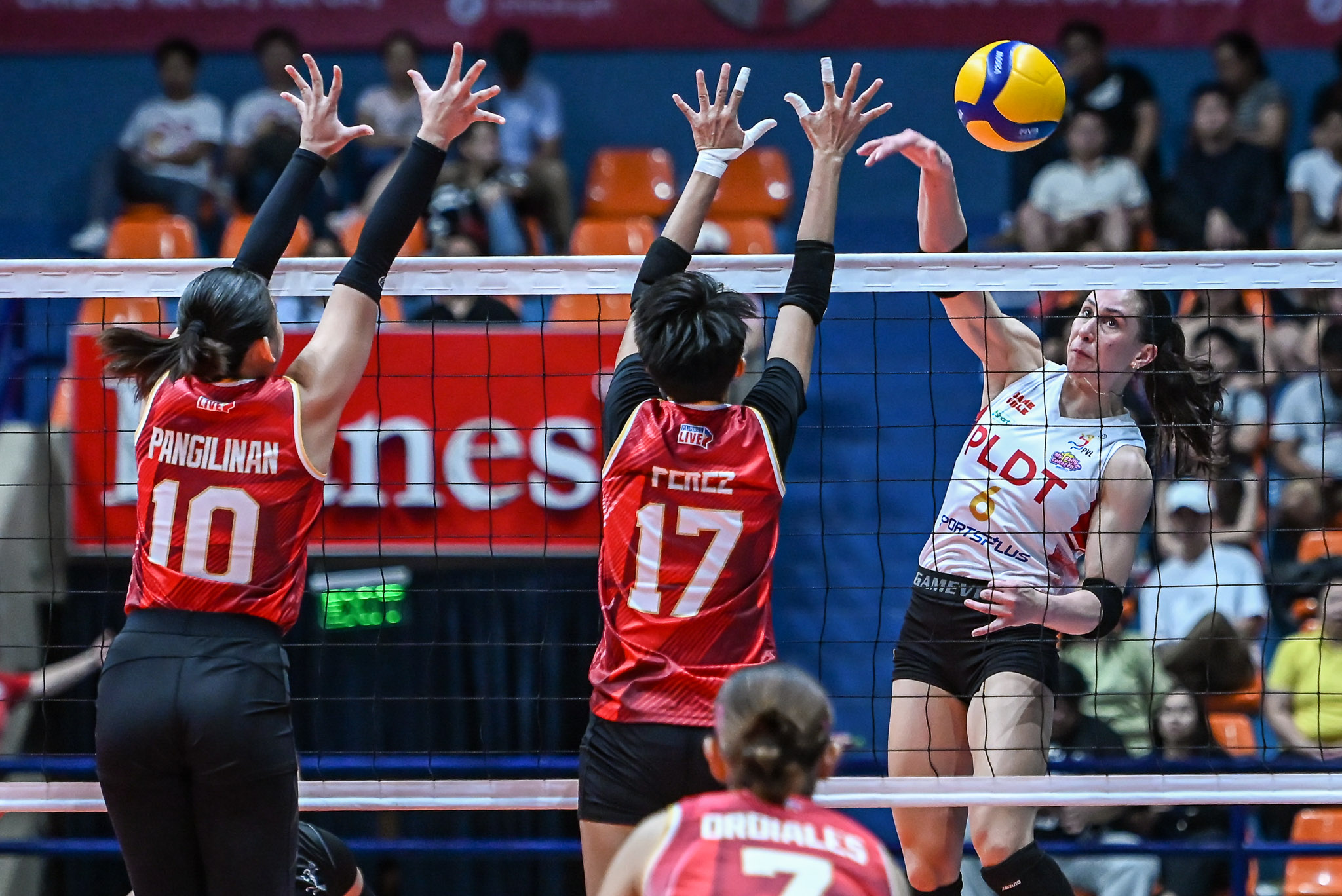 PLDT rides momentum past Cignal into PVL battle for bronze