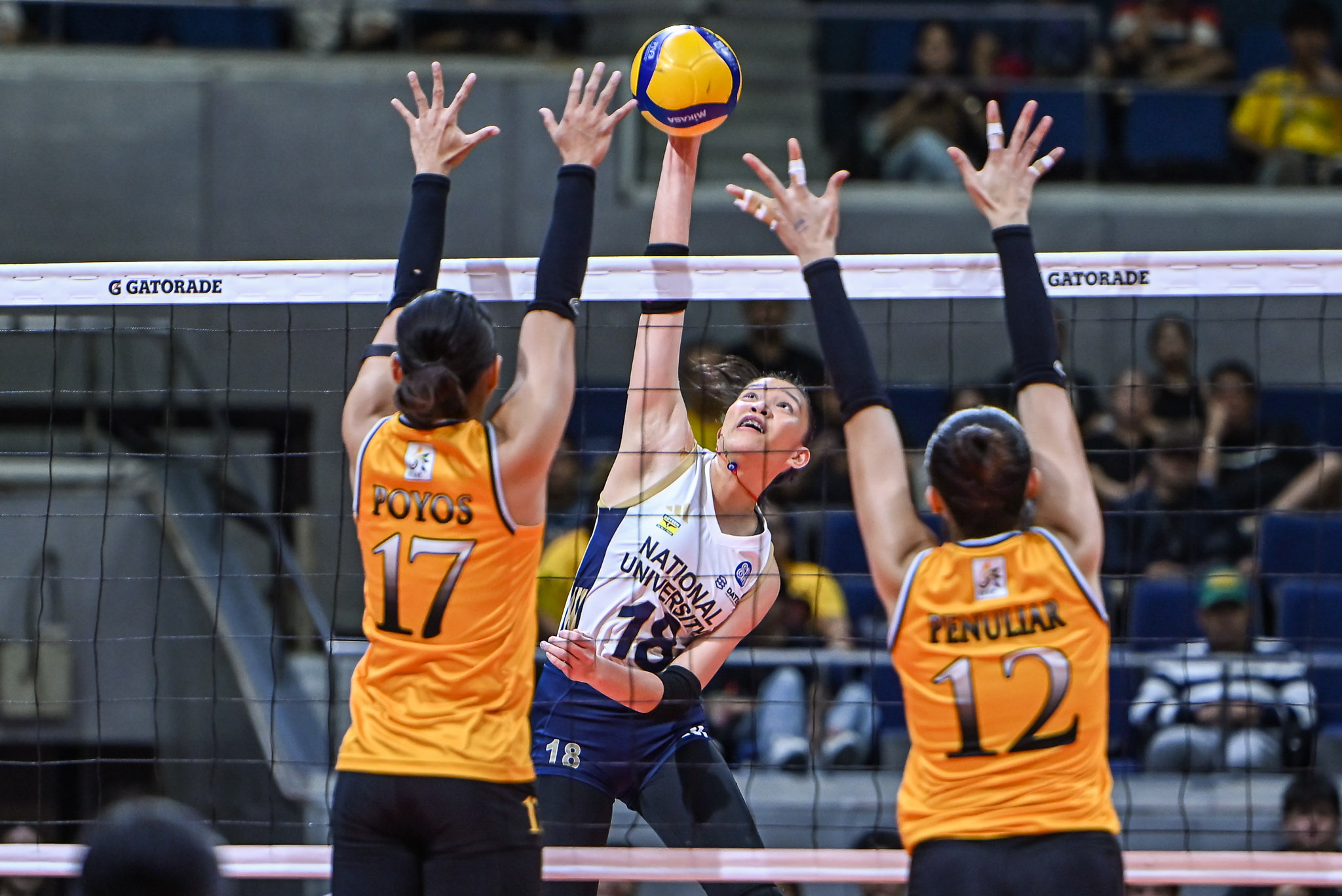 UAAP-88-WVB-NU-vs.-UST-Arah-Panique-7164 NU earns UAAP Women's Volleyball semis bye as UST, FEU battle for lost spot News NU UAAP UST Volleyball - philippine sports news