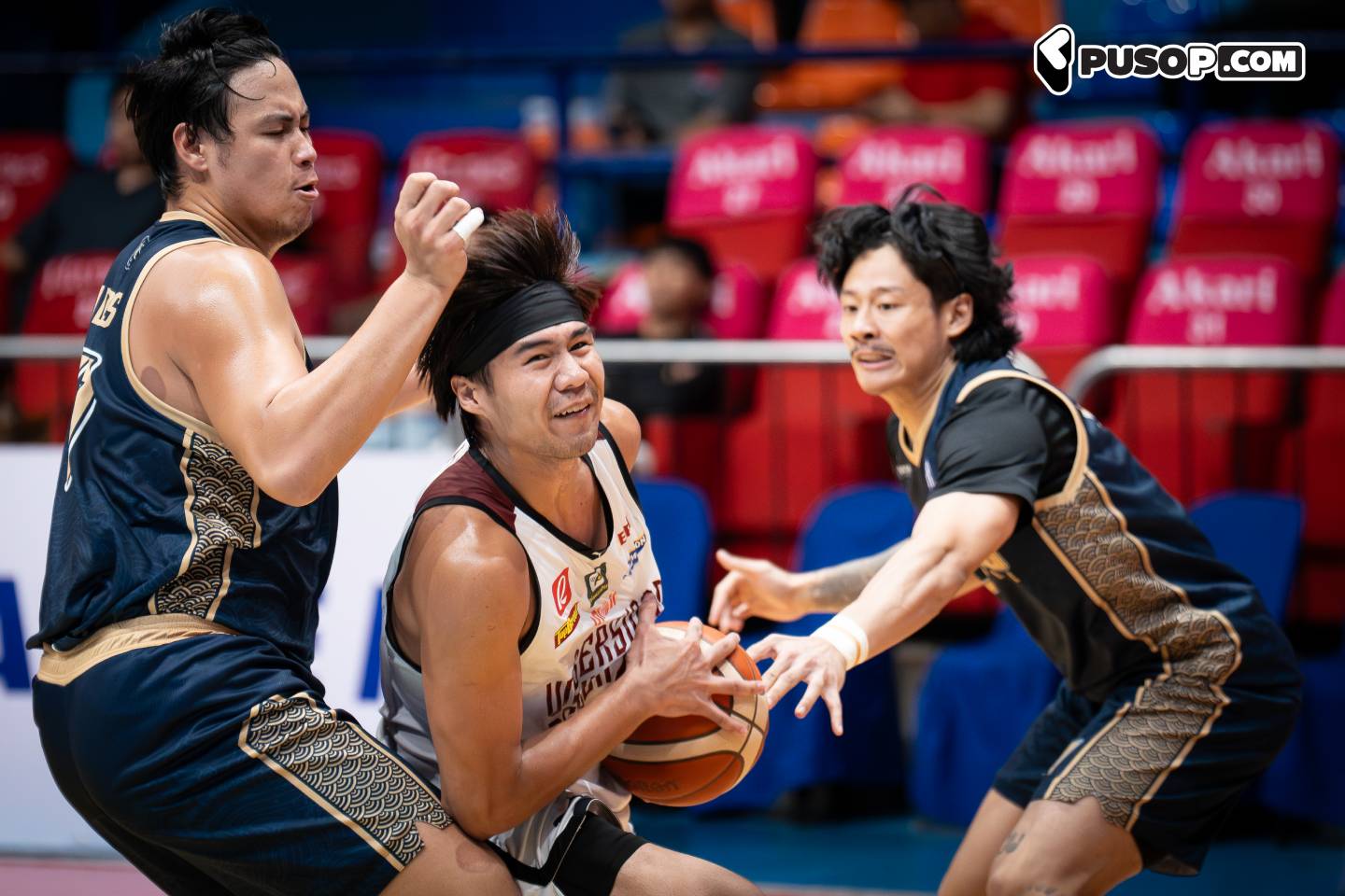 UP fends off NU to seize early Filoil UAAP lead