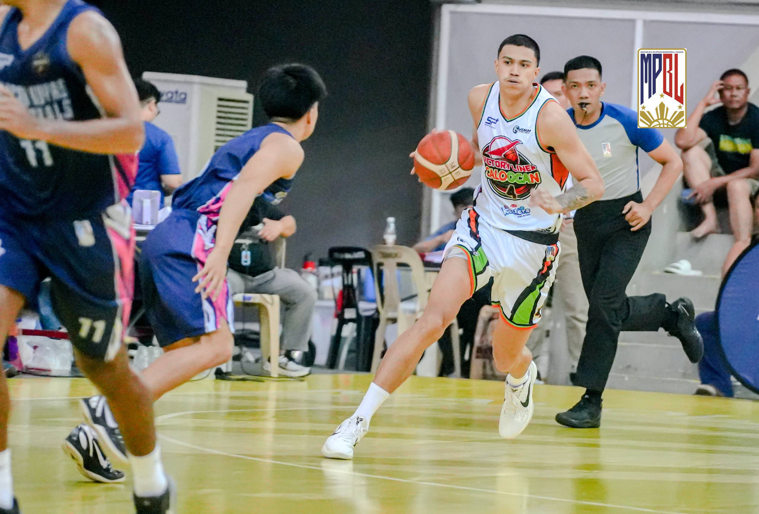 Caloocan storms back late to stun Bulacan, seize solo MPBL lead