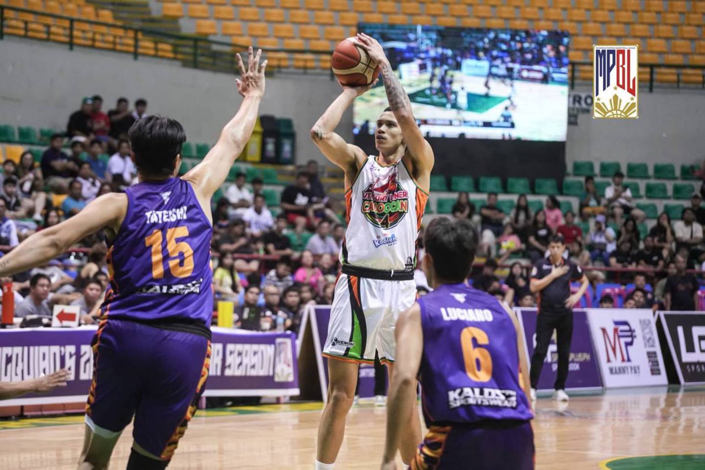 Caloocan stays unbeaten, claims solo lead in MPBL