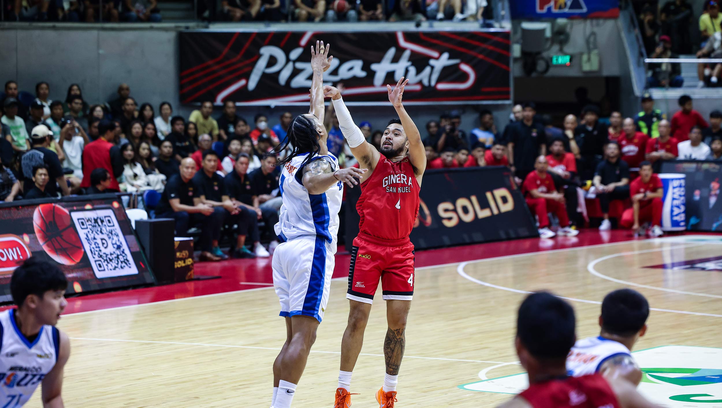 2026-PBA-Commissioners-Cup-Ginebra-vs-Meralco-RJ-Abarrientos Meralco dominates Ginebra, reignites top four push in PBA Comm's Cup Basketball News PBA - philippine sports news