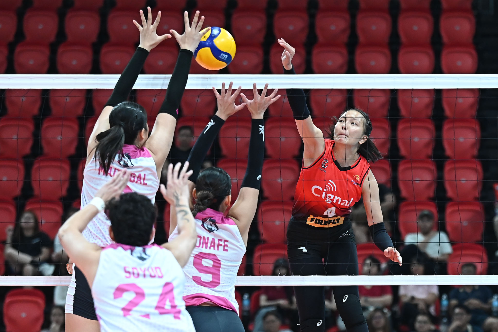 Tine Tiamzon brings two-way boost to loaded Akari wing rotation