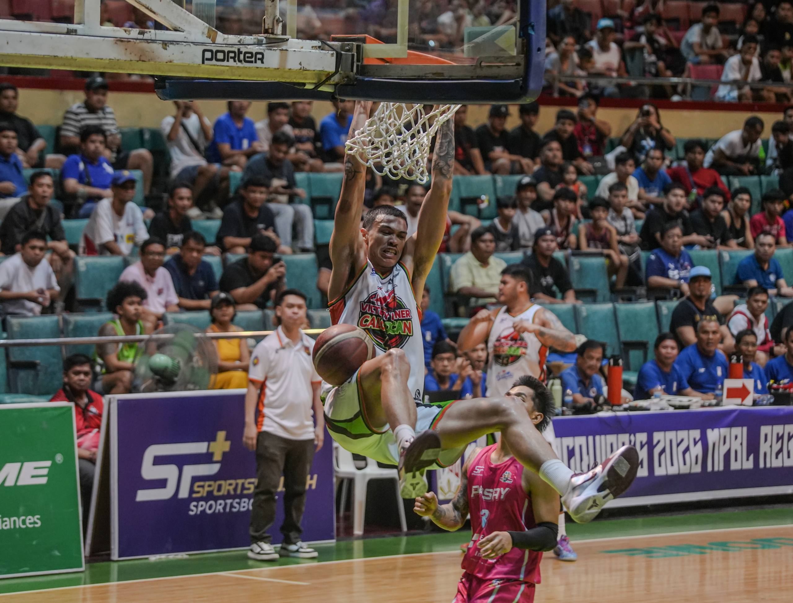 Caloocan extends MPBL streak to 11 as Ladi powers late breakaway vs Pasay