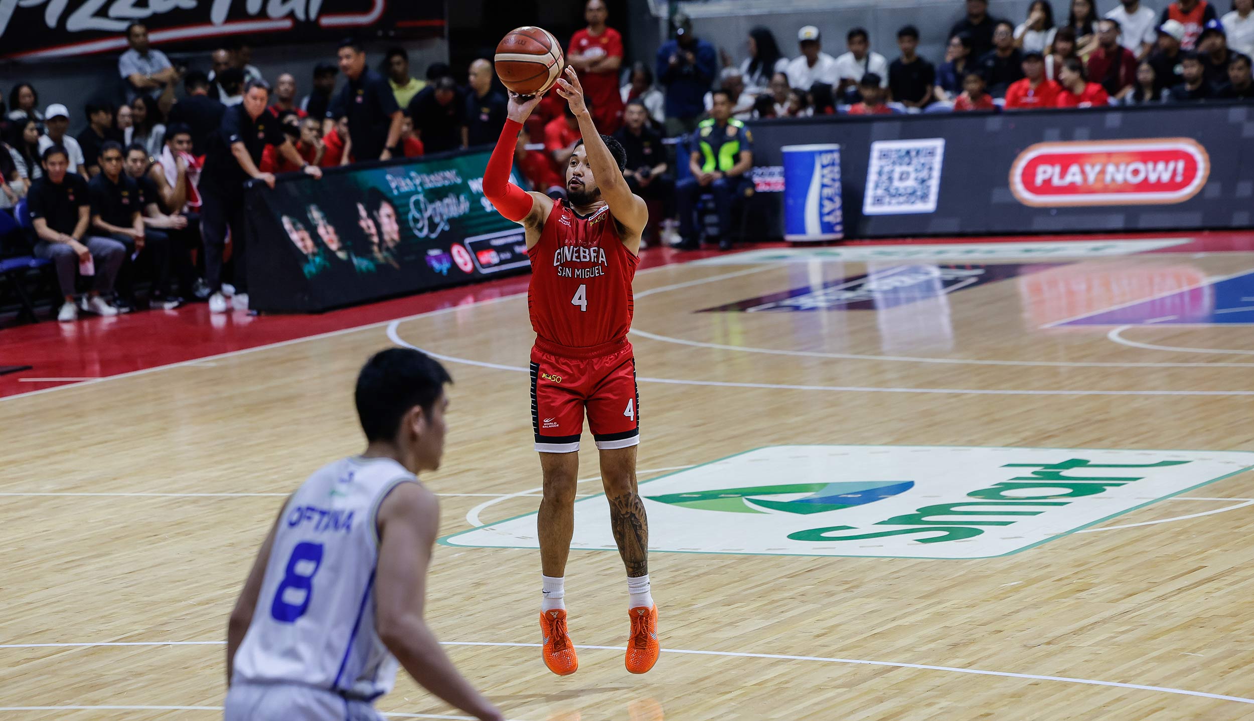 RJ Abarrientos atones for miscues with huge finish in Finals opener