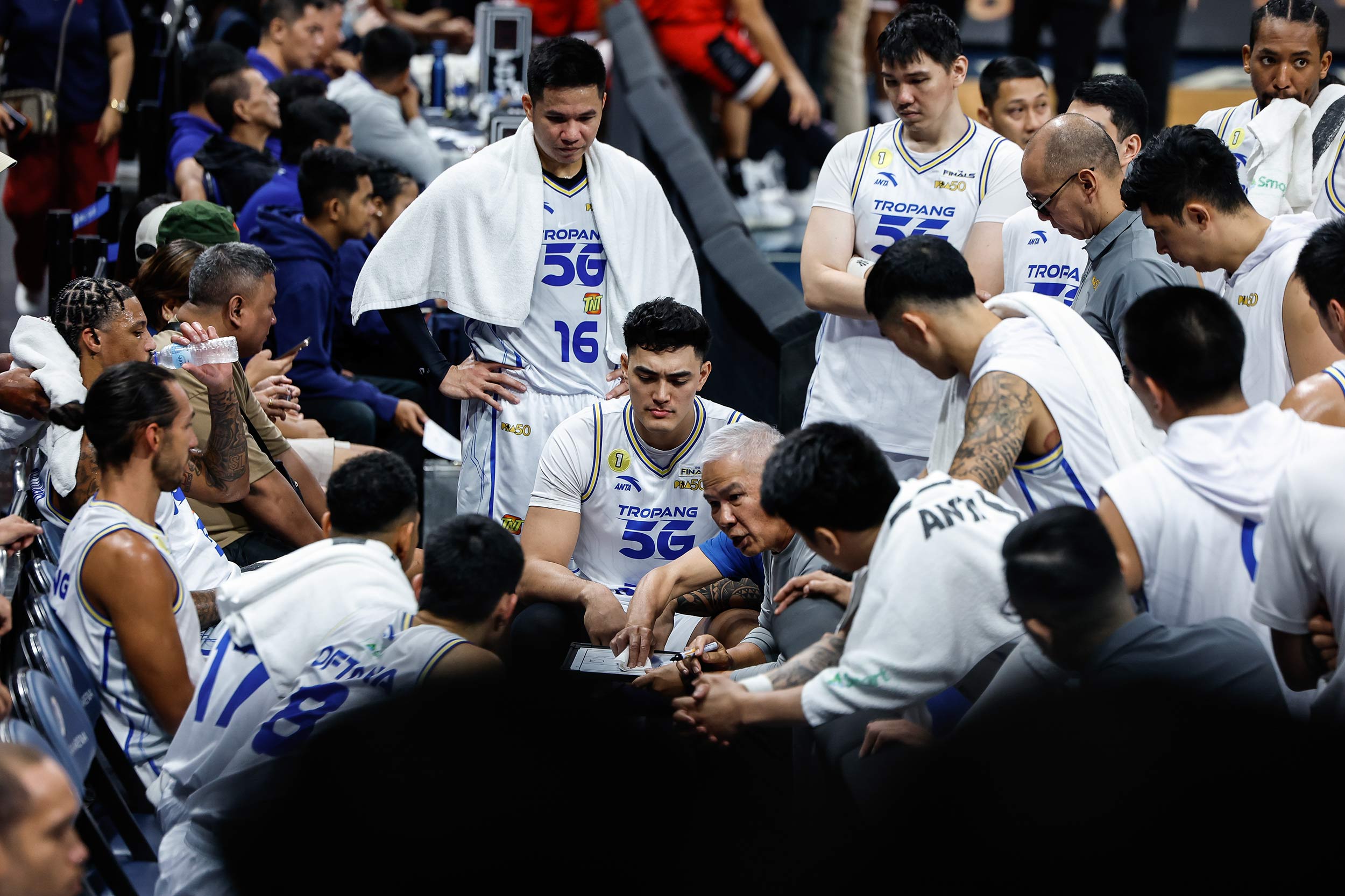 Calvin Oftana downplays sideline spat with Chot Reyes: ‘Normal lang ‘yun’