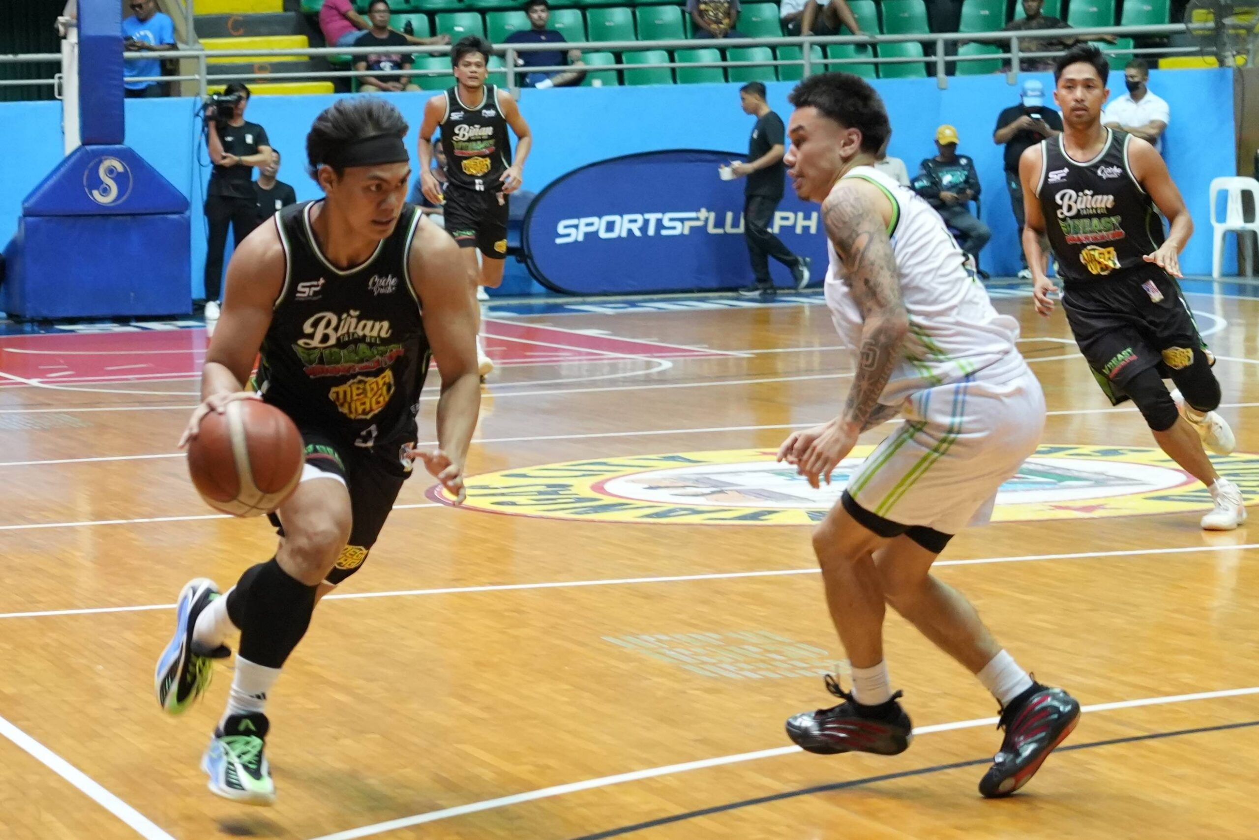 2026-MPBL-Binan-def-Ilagan-Nic-Cabanero-scaled Batangas-Tanduay stays on top as Caloocan, Biñan-Tatak Gel extend winning runs in MPBL Basketball MPBL News - philippine sports news