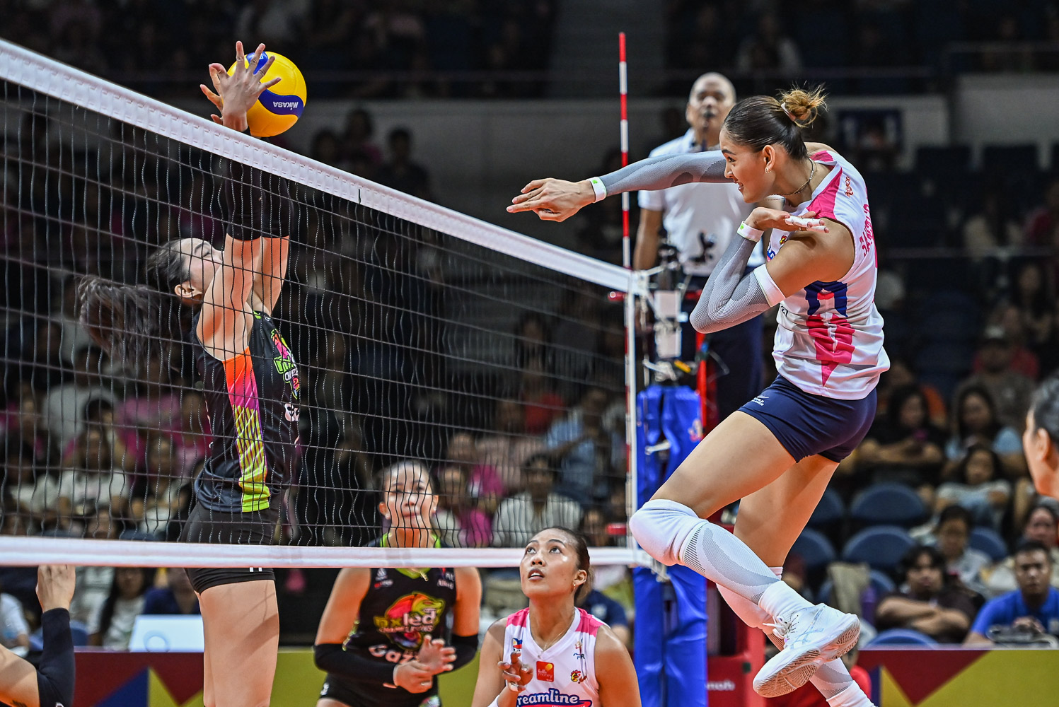 PVL-INV-26-Creamline-vs.-Nxled-Jaja-Santiago-Minowa-3276-1 Santiago-Minowa, Negrito look to fast-track connection in Creamline stint News PVL Volleyball - philippine sports news