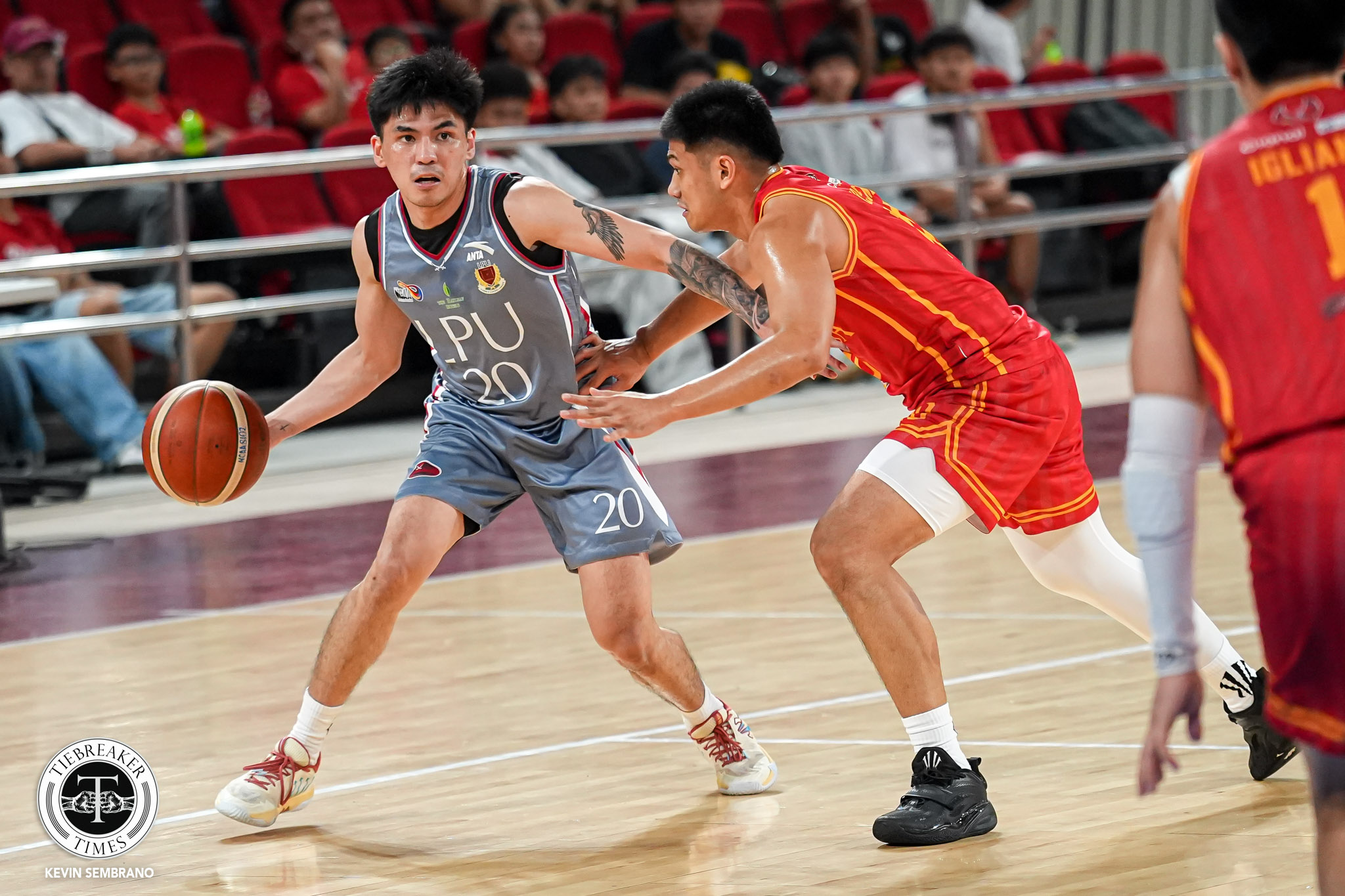NCAA102-LPU-vs-MU_-VILLEGAS-Renz-04353 Aurigue delivers late as LPU escapes Mapúa for first win in NCAA Basketball LPU MIT NCAA News - philippine sports news
