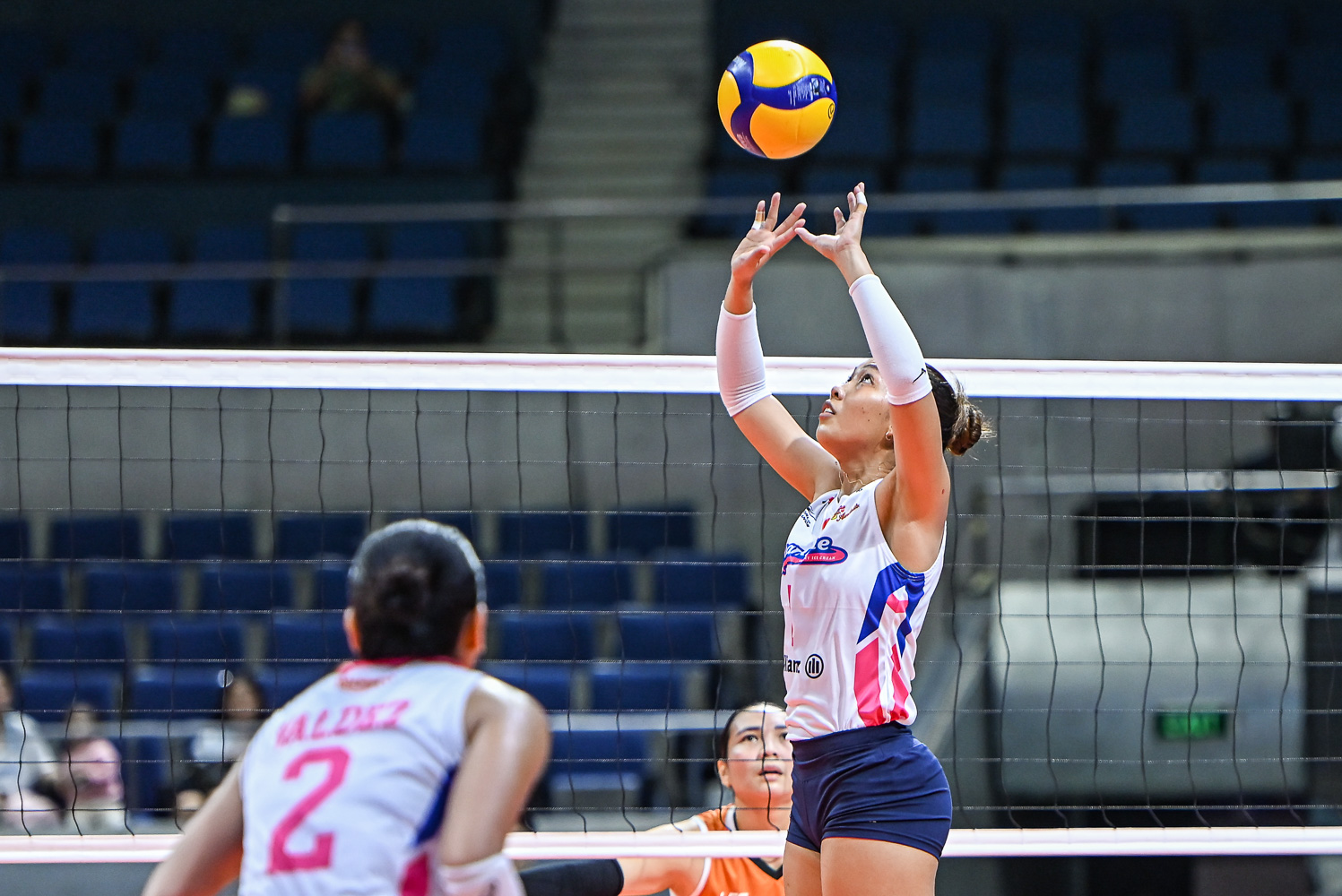 PVL-INV-26-Creamline-vs.-Farm-Fresh-Kyle-Negrito-7713 Creamline survives Farm Fresh, moves closer to PVL Invitational Finals News PVL Volleyball - philippine sports news