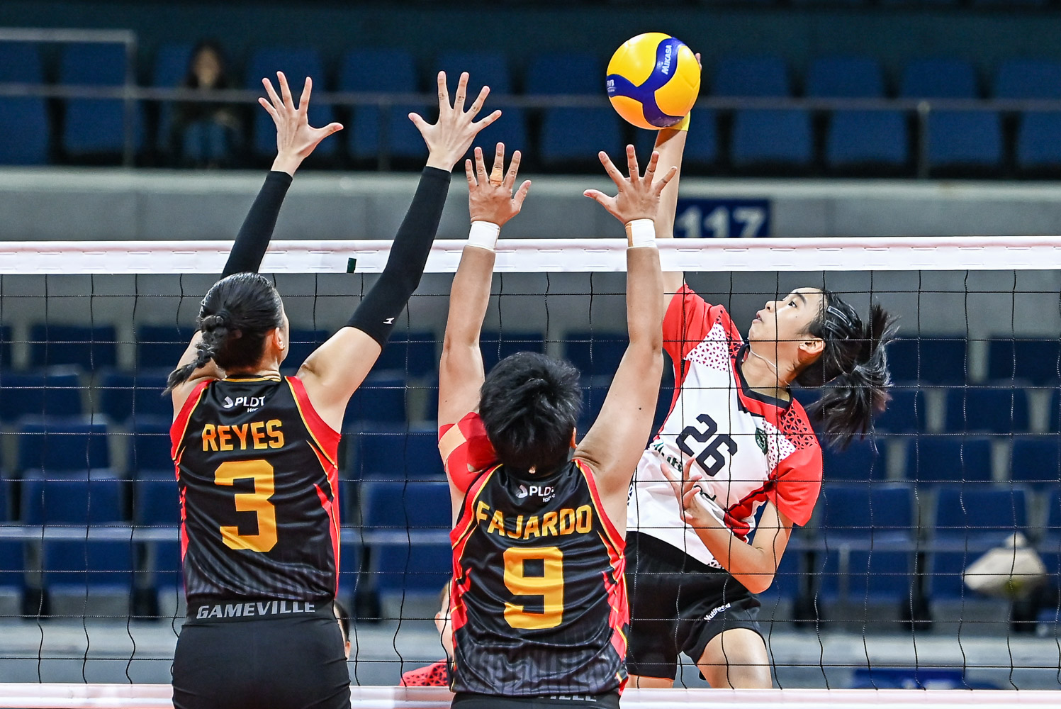 PVL-INV-26-PLDT-vs.-HVF-Ho-Thi-Bich-Diep-8724 Ho Chi Minh City stuns defending champ PLDT for first PVL win News PVL Volleyball - philippine sports news