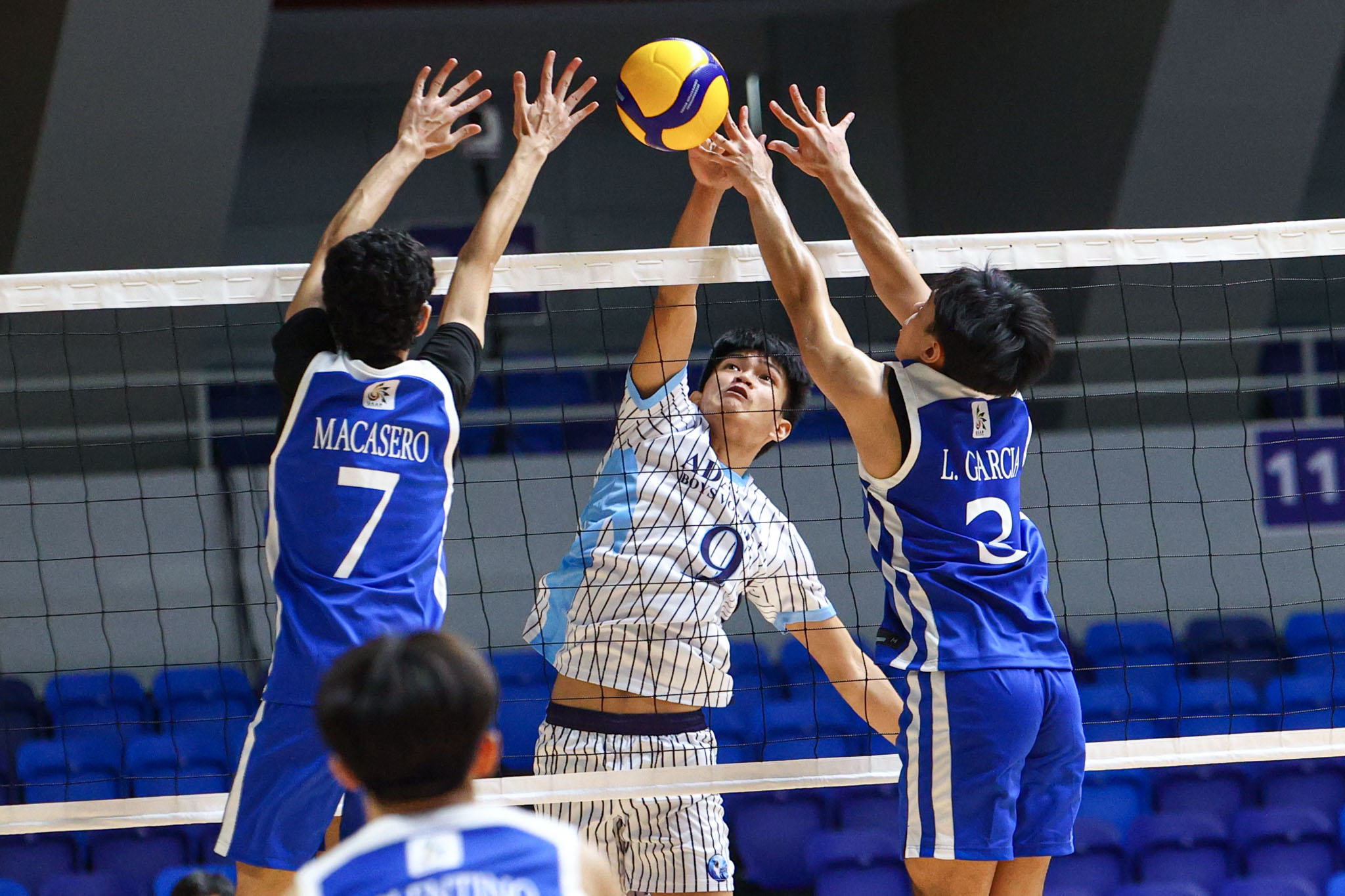 UAAP89-HSBVB-ADU-vs-ATENEO-James-Bernabe-7783 UST, FEU-D off to 3-0 starts in UAAP boys' volleyball ADMU AdU DLSU FEU News NU UAAP UE UP UST Volleyball - philippine sports news