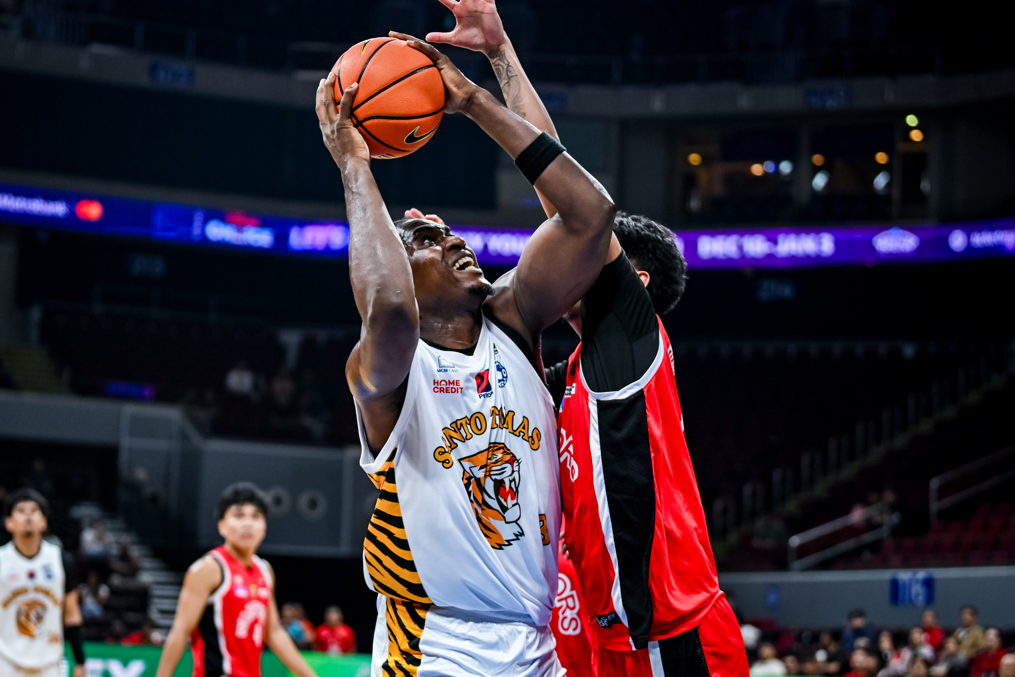 UAAP89-MBB-COLLINS-AKOWE-7415 UST fends off UE rally to score second straight win in UAAP Men's Basketball Basketball News UAAP UE UST  - philippine sports news