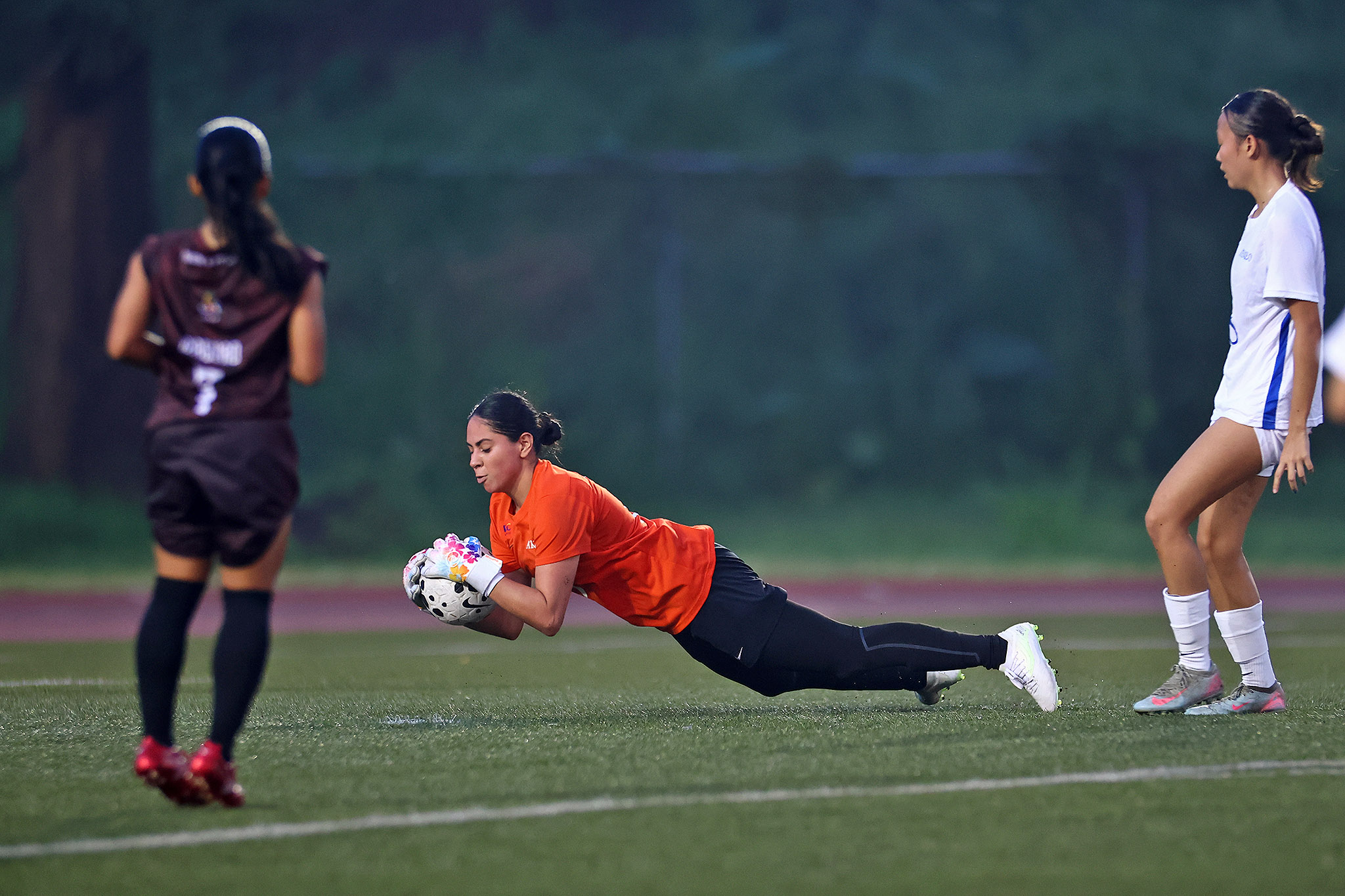 UAAP89-WFB-Brielle-Baca-2 Soleil Schroth brace lifts Ateneo past shorthanded UP in UAAP Women's Football ADMU FEU Football News UAAP  - philippine sports news