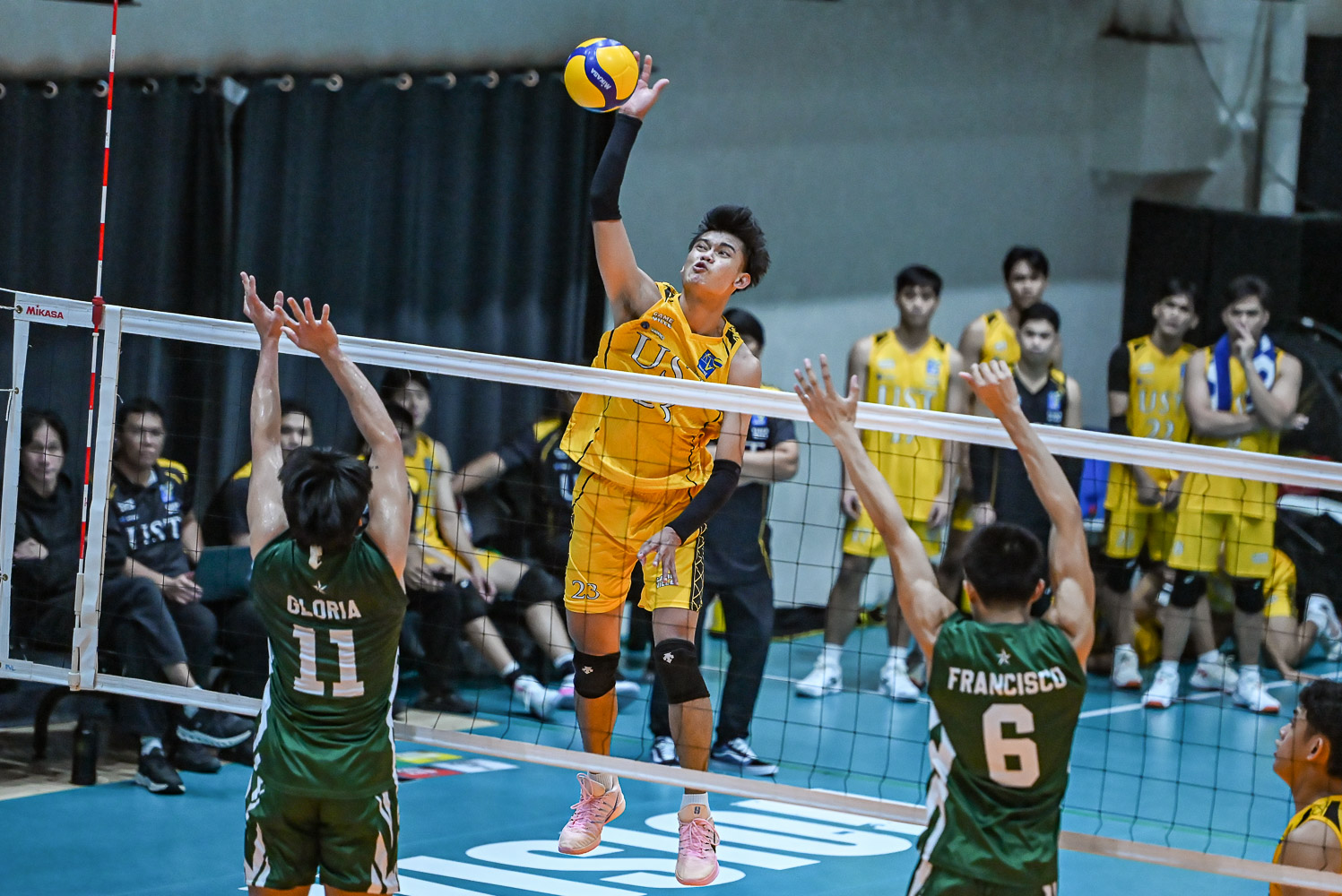 VL-2026-UST-vs.-DLSU-Al-Bukharie-Sali-3344 NU rolls past Mapúa as UST finally breaks through in V-League DLSU MIT News NU UST V-League Volleyball - philippine sports news