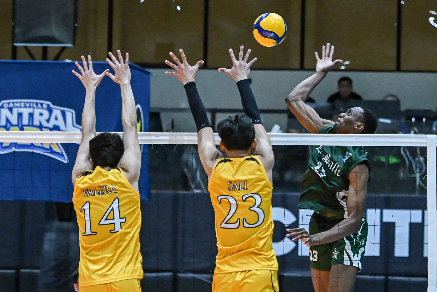 VL-2026-UST-vs.-DLSU-Issa-Ousseini-3777 NU rolls past Mapúa as UST finally breaks through in V-League DLSU MIT News NU UST V-League Volleyball - philippine sports news