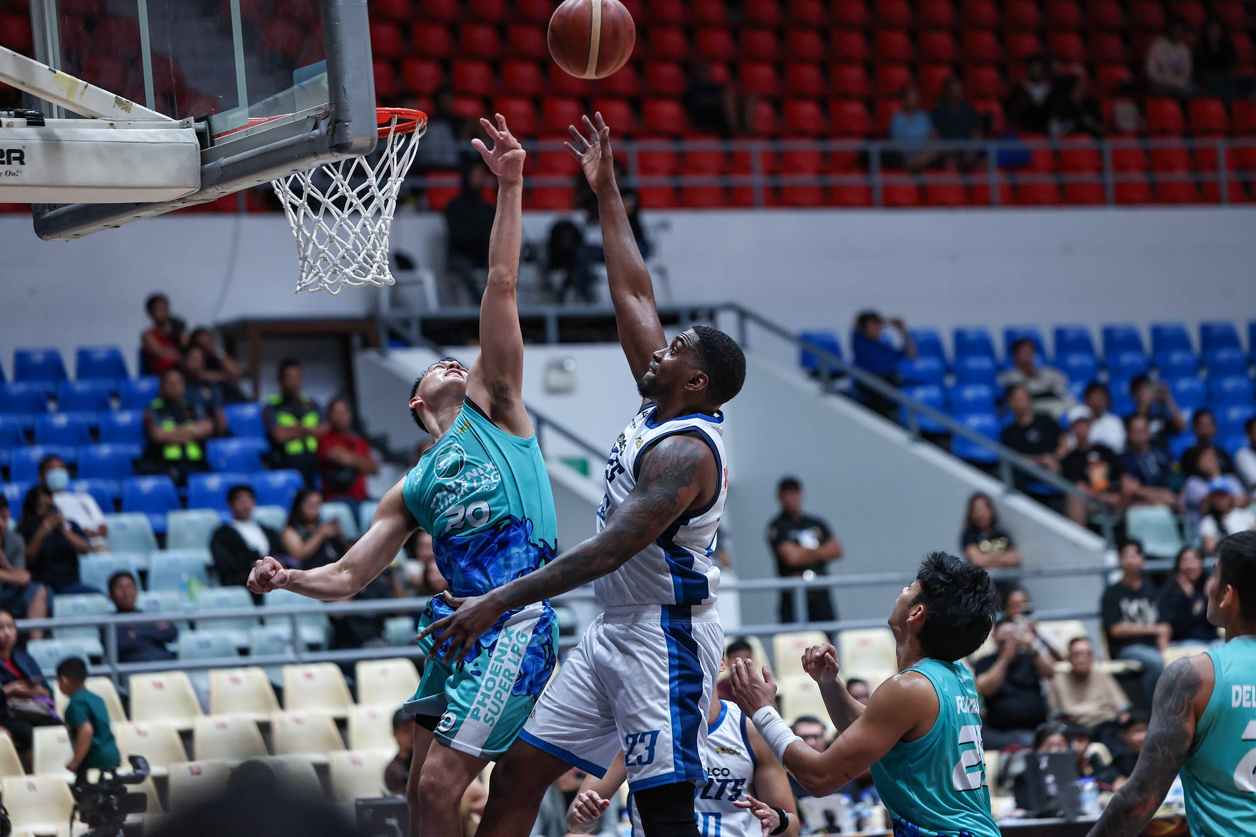 2026-PBA-Governors-Cup-Phoenix-def-Meralco-Jordan-Varnado Phoenix rallies past Meralco to clinch PBA quarterfinal berth Basketball News PBA  - philippine sports news