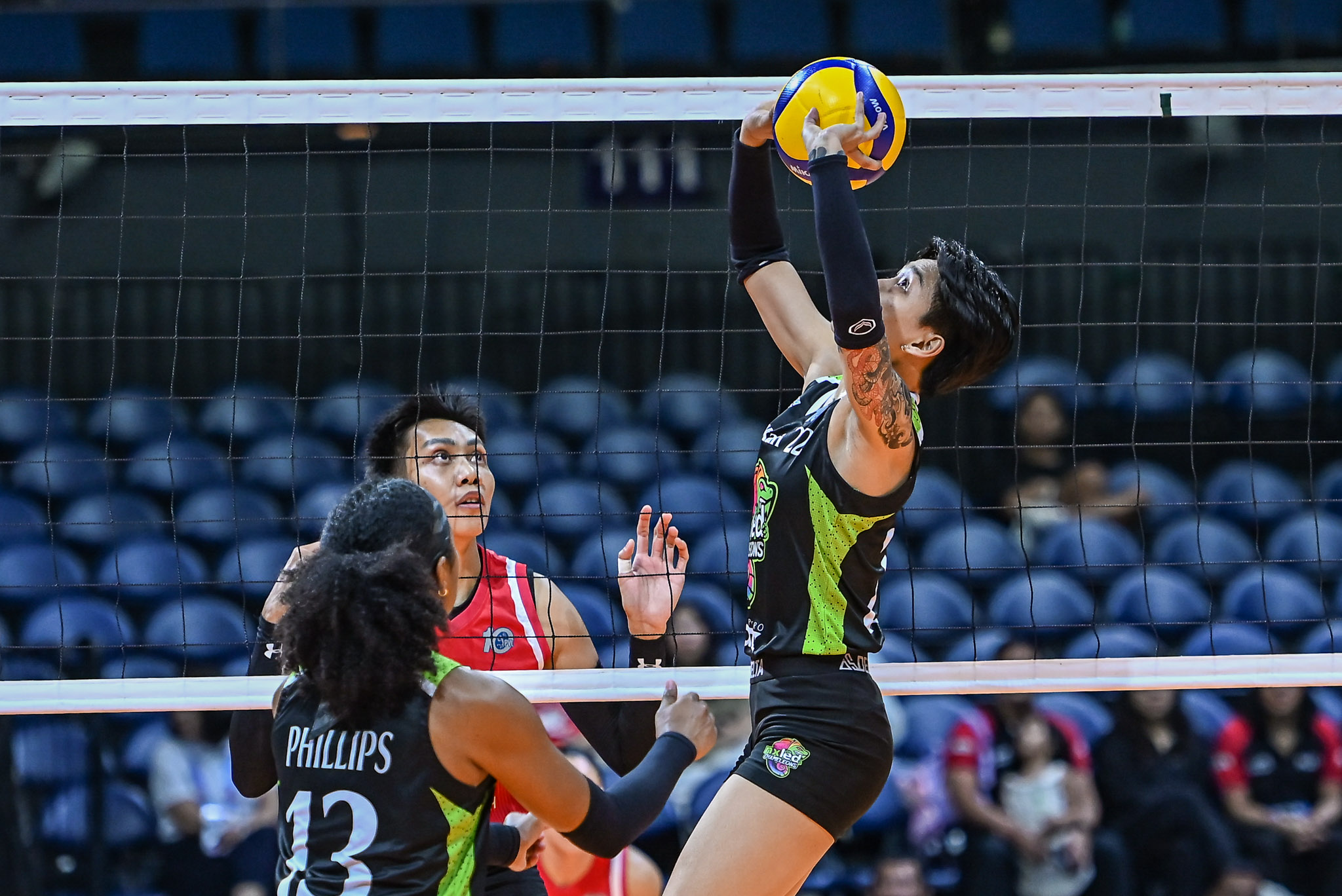 PVL-AFC-26-PLDT-vs.-Nxled-Gel-Cayuna-2421 Van Sickle returns as Nxled sweeps PLDT to open PVL campaign News PVL Volleyball - philippine sports news