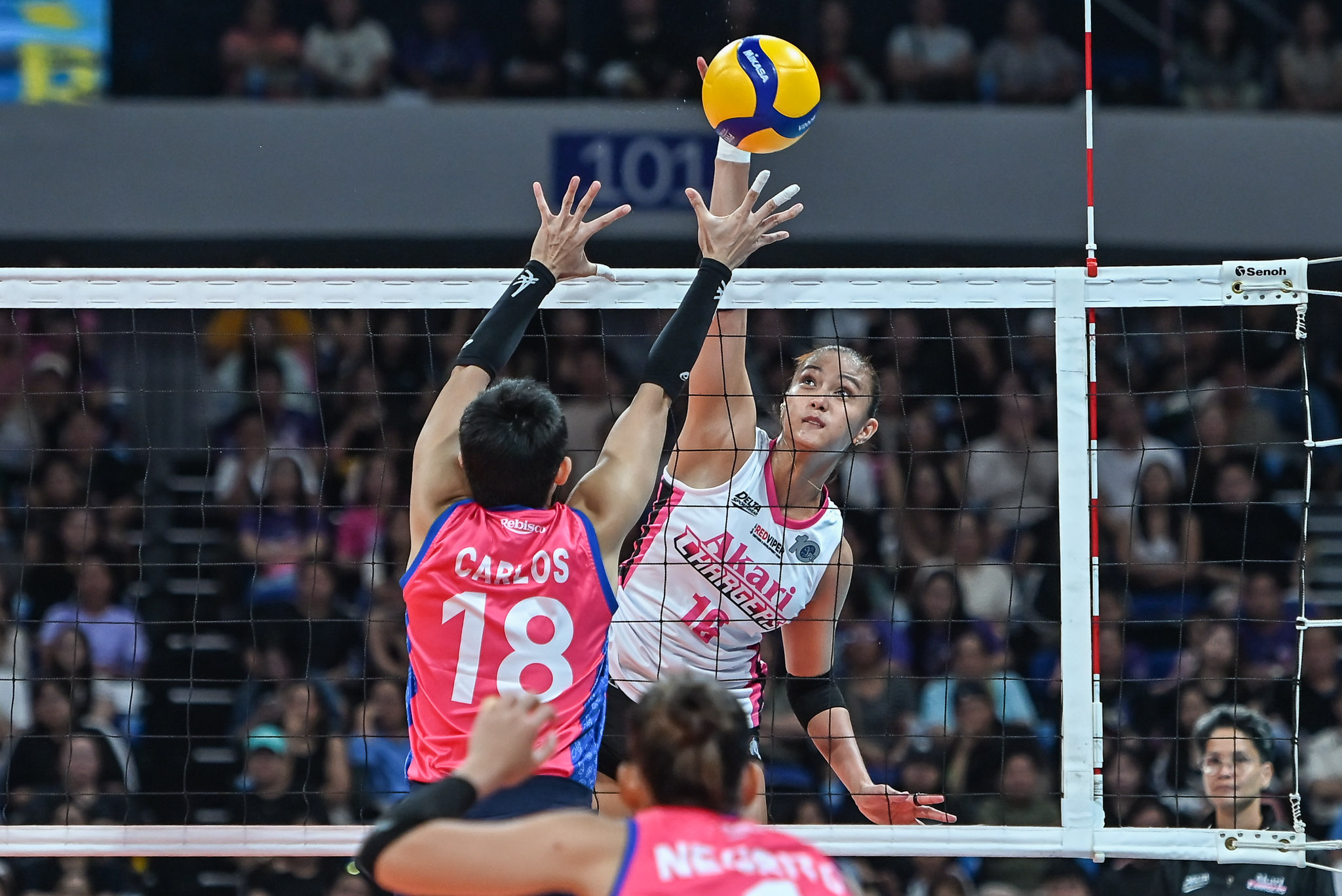 PVL-Cebu-2026-Creamline-vs.-Akari-Ivy-Lacsina-8120 Creamline opens PVL title defense with straight-sets win over Akari before record Seaside Arena crowd News PVL Volleyball  - philippine sports news