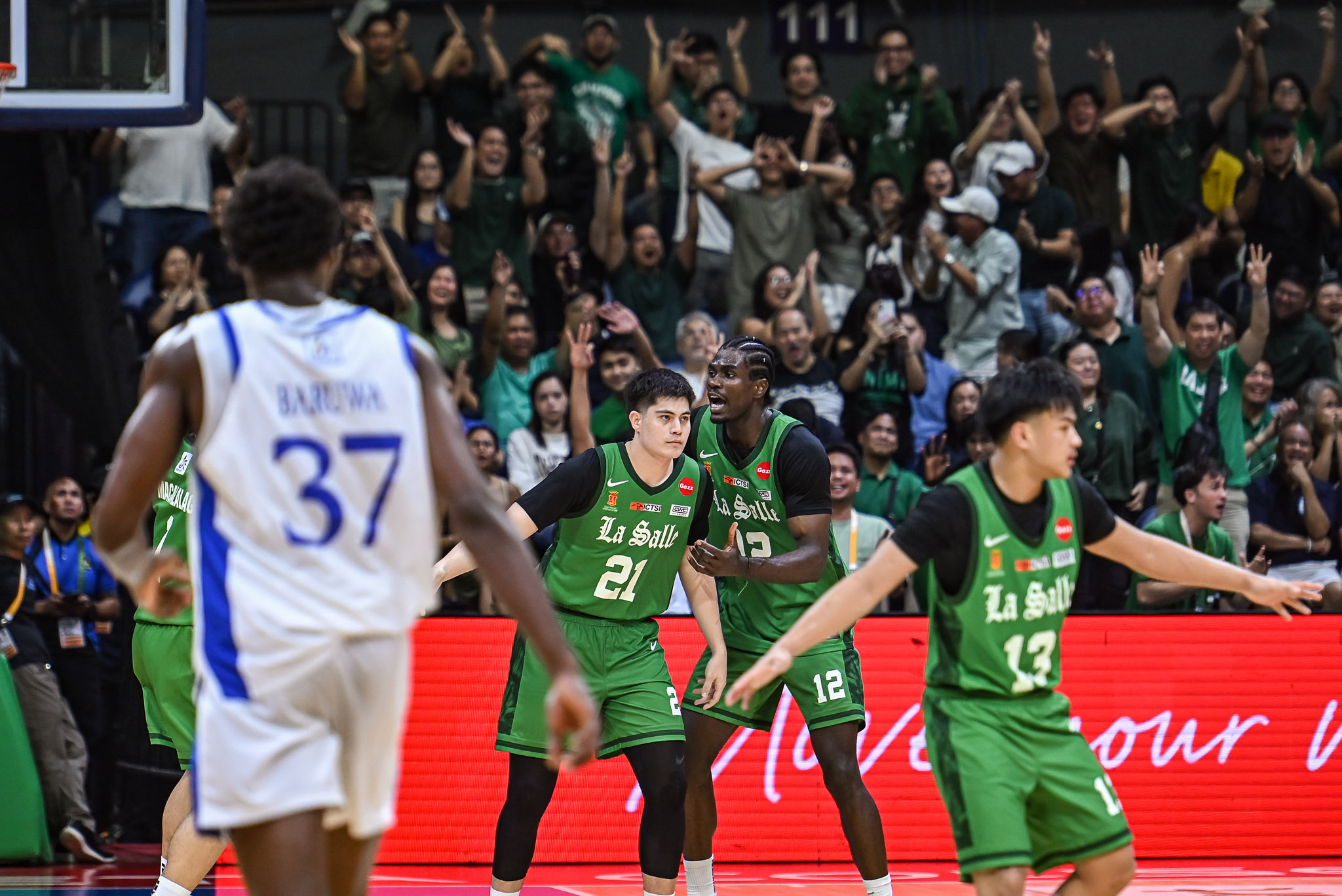 Mason Amos makes a crucial shot that eventually won the game for La Salle against storied rival Ateneo in UAAP Season 89 Men's Basketball