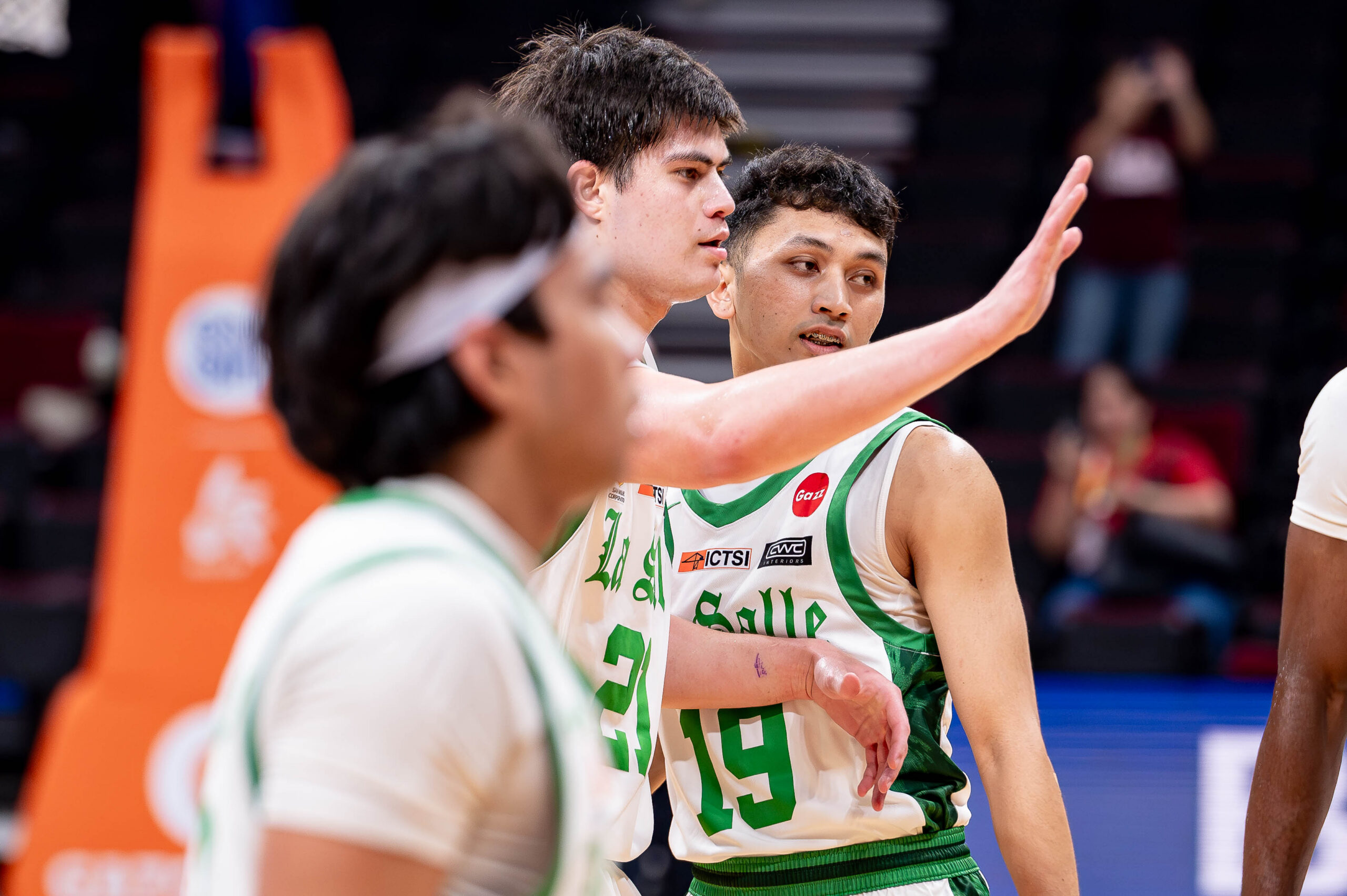 UAAP-S89-MBB-DLSU-vs.-UE-Mason-Amos-and-Doy-Dungo-1450-scaled La Salle deals UE 28th straight defeat in OT, nears UAAP men's basketball’s all-time low Basketball DLSU News UAAP UE - philippine sports news