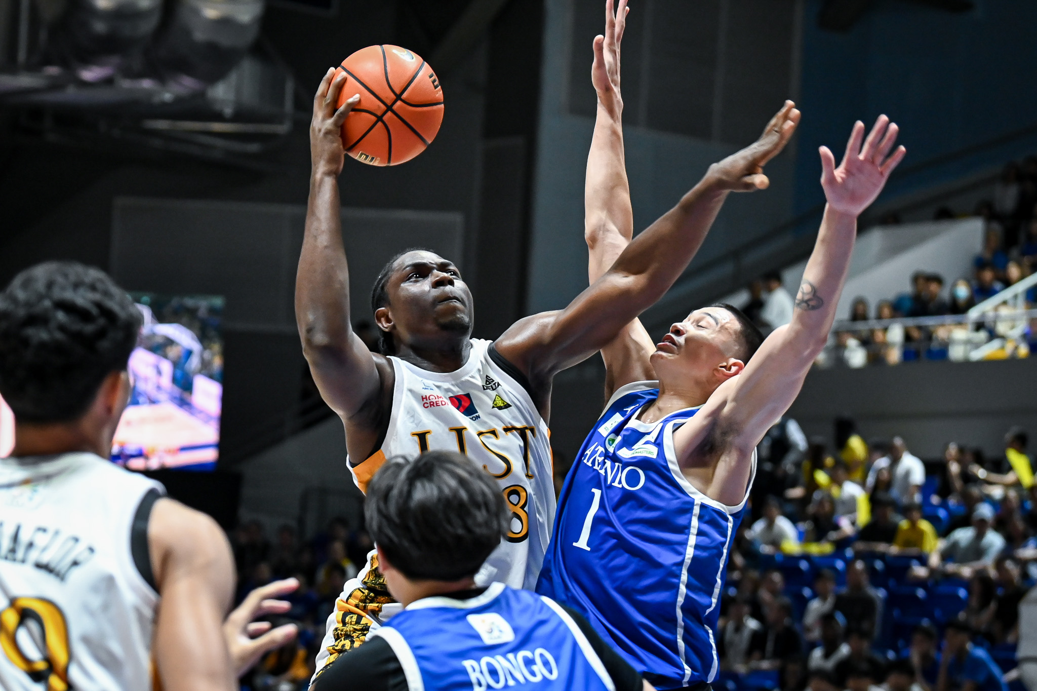 UAAP88-MBB-COLLINS-AKOWE-2663 UST braces for Ateneo revenge in QPav showdown Basketball News UAAP UST - philippine sports news