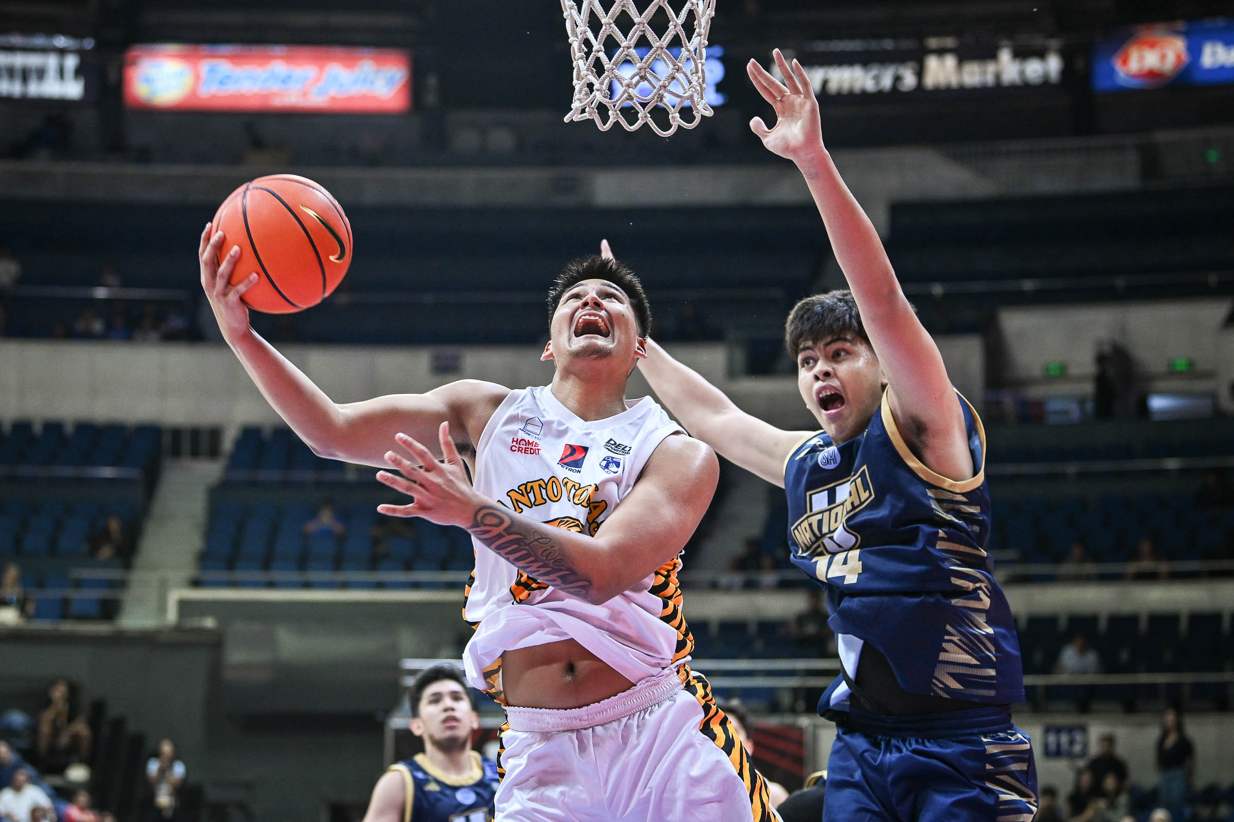 UAAP89-MBB-Landyin-Jumawan-3221 UAAP men's basketball: Jumamoy buries game-winner as NU escapes UST in OT Basketball News NU UAAP UST - philippine sports news