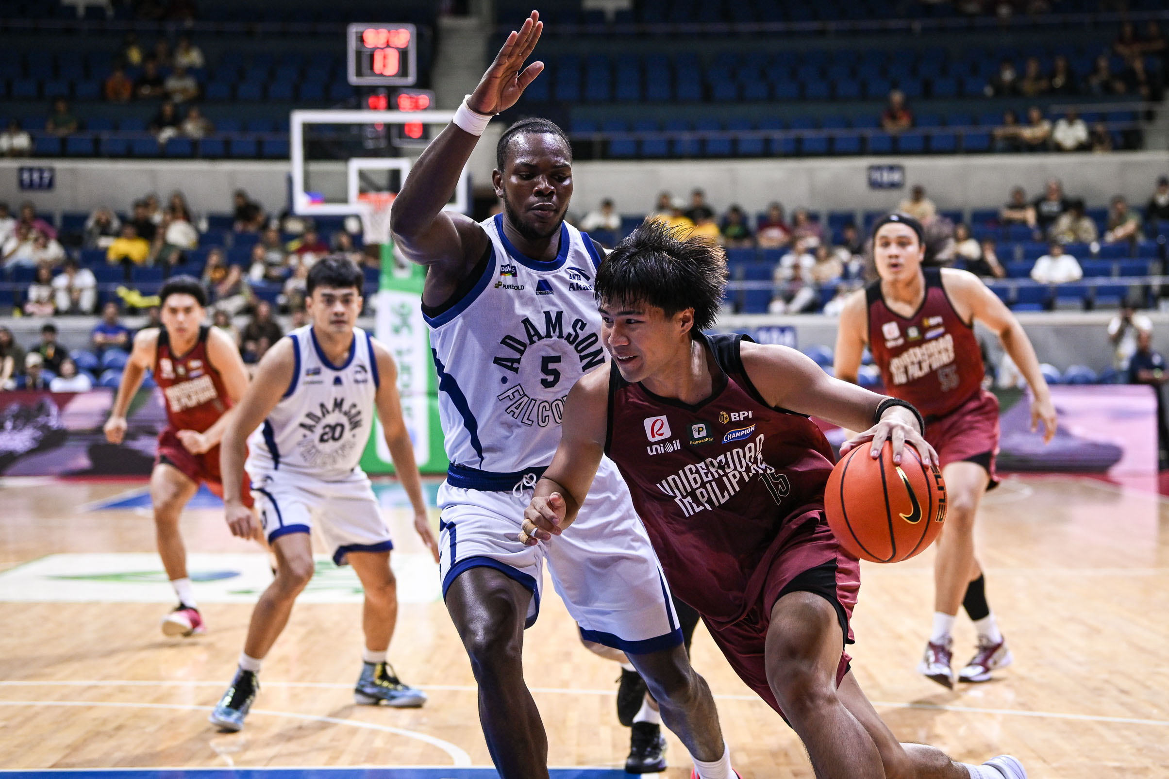 UAAP89-MBB-VJ-Pre-2618 UP rides late surge to escape Adamson, gains share of UAAP men's basketball first AdU Basketball News UAAP UP - philippine sports news