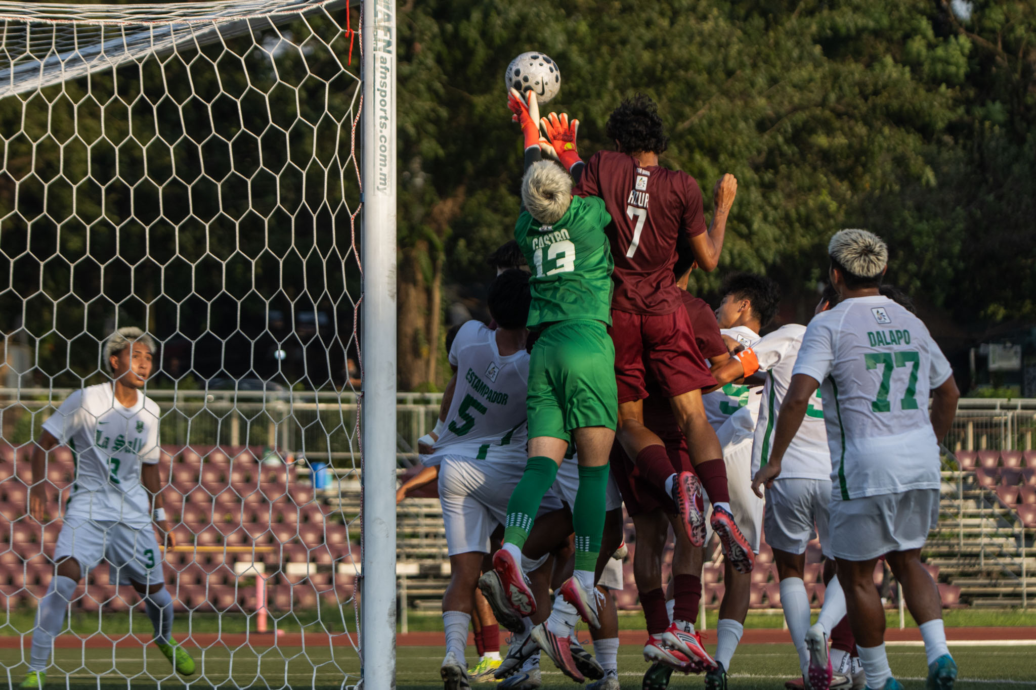 UAAP89-MFB-8519-Cesar-Castro Joseph Garces strikes as UP hands La Salle first loss in UAAP men's football DLSU Football News UAAP UP - philippine sports news