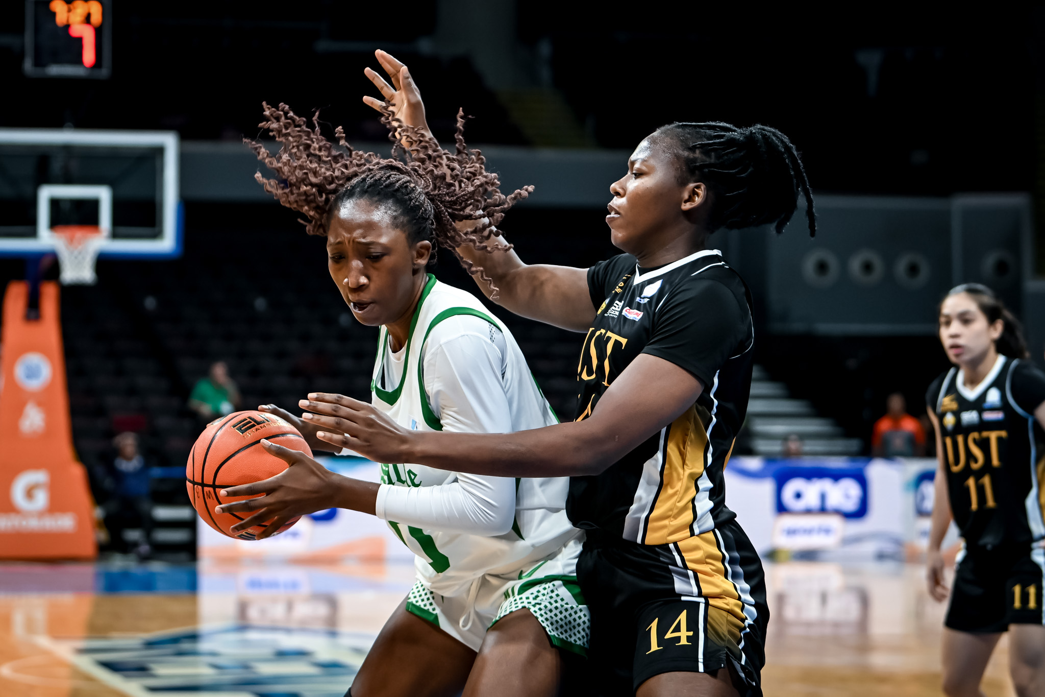 UAAP89-WBB-BUKKY-OJO-9945 Sierba, Maglupay power UST past La Salle to stay unbeaten in UAAP women's basketball Basketball DLSU News UAAP UST - philippine sports news