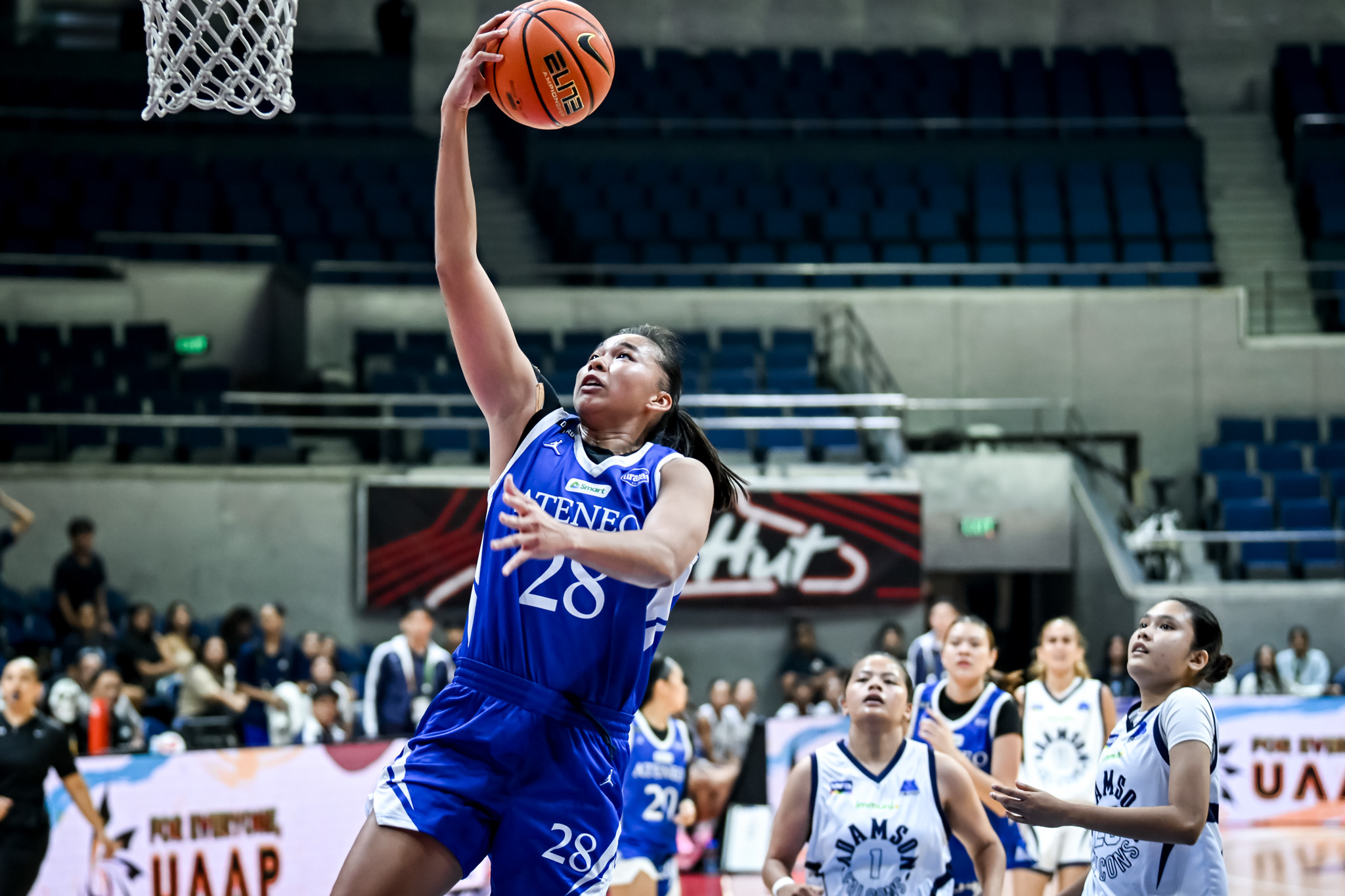 UAAP89-WBB-KACEY-DELA-ROSA-5471 Ateneo gets even with Adamson, keeps UAAP women's basketball Final Four hopes alive ADMU AdU Basketball News UAAP - philippine sports news