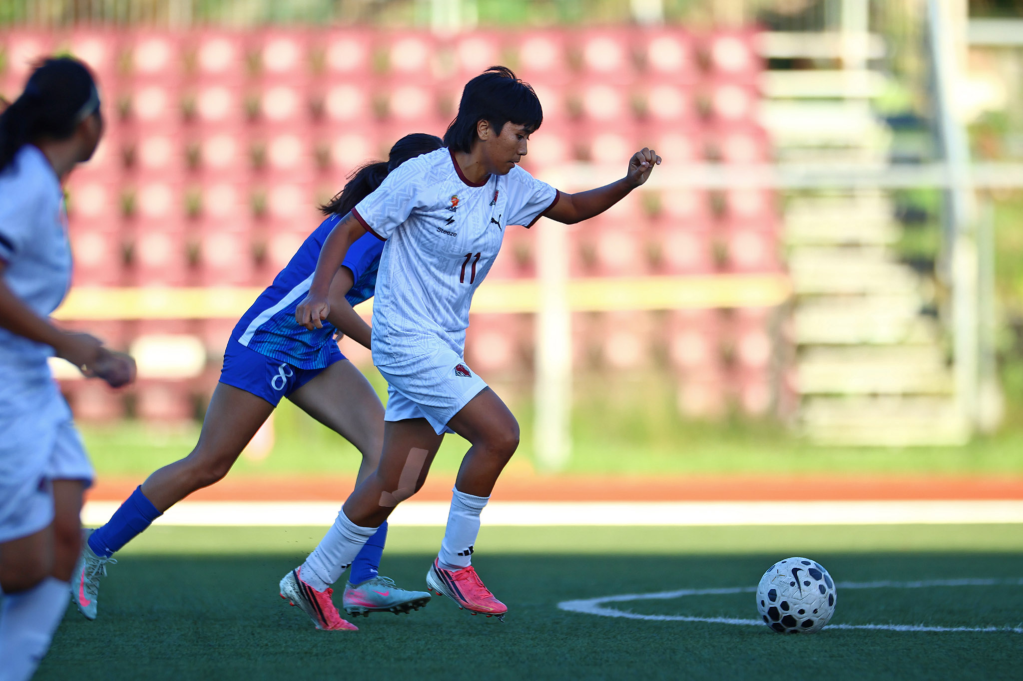 UAAP89-WFB-Bem-Aranas-1 Maguad strikes late as UP rallies past Ateneo to tie for third in UAAP women's football ADMU Football News UAAP UP - philippine sports news