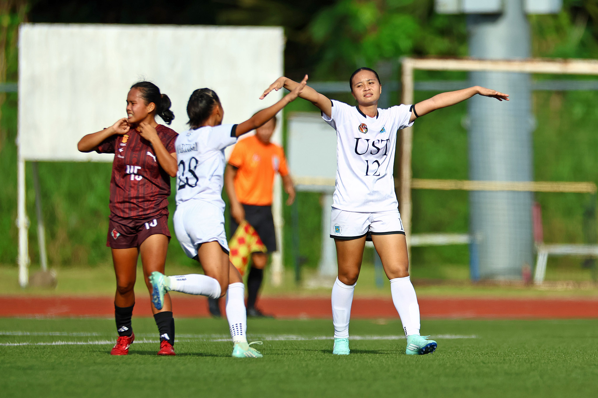 UAAP89-WFB-Gleydille-Anonuevo Hodge, Añonuevo keep UST’s UAAP women's football semis hopes alive with win over UP Football News UAAP UP UST - philippine sports news