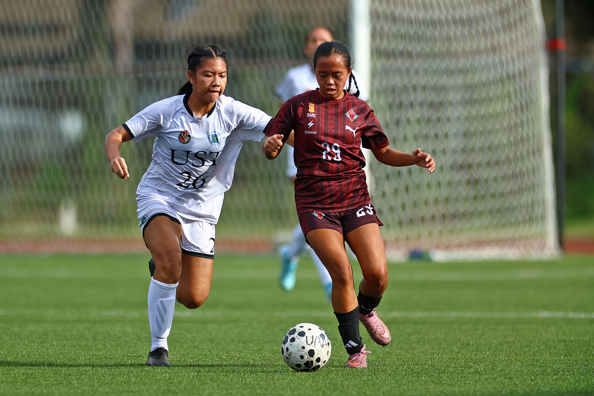 UAAP89-WFB-Pia-Jumamoy-Isalyn-Tundag Hodge, Añonuevo keep UST’s UAAP women's football semis hopes alive with win over UP Football News UAAP UP UST - philippine sports news